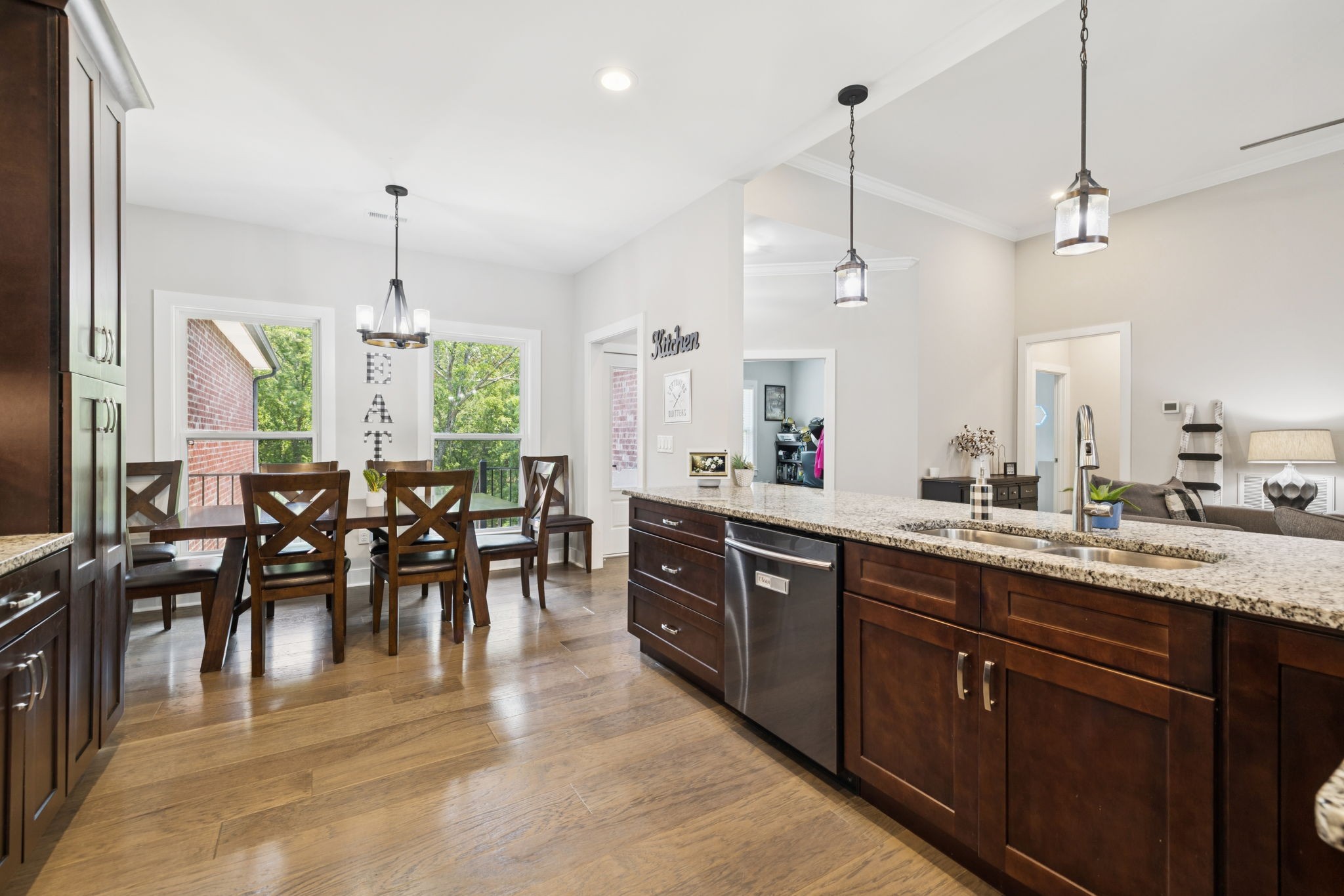 121 Regency Ln