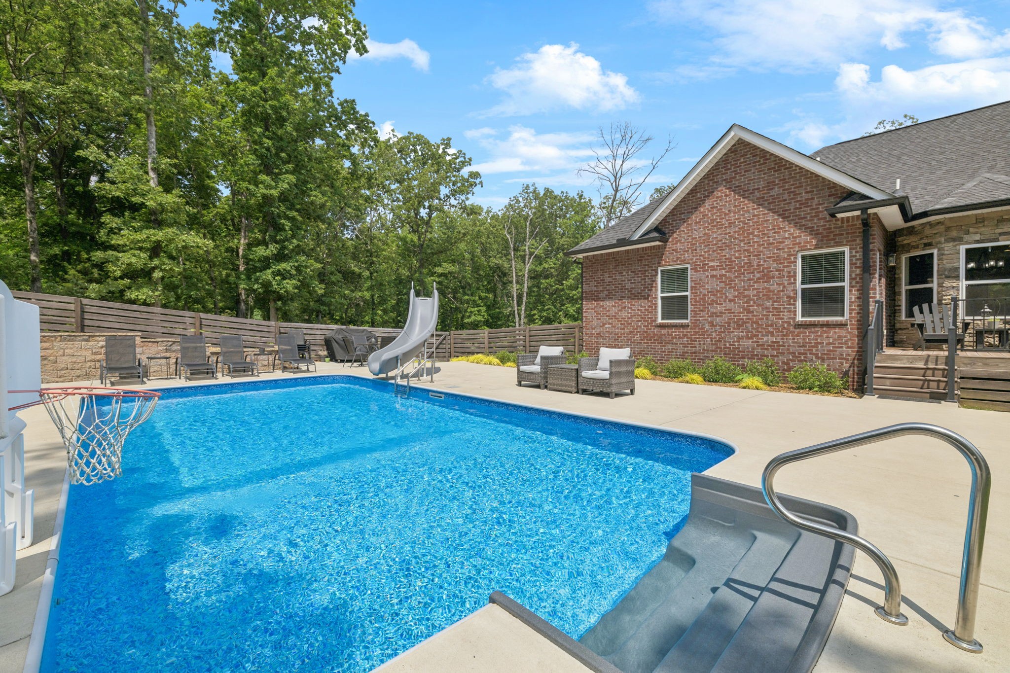 121 Regency Ln