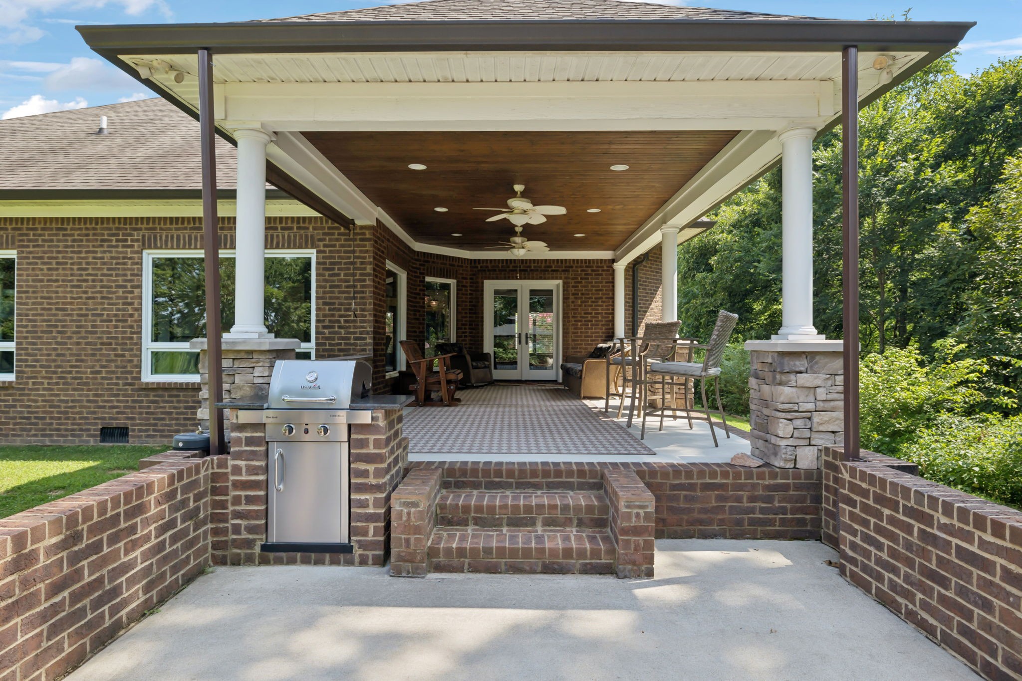 1204 Valarie Ln