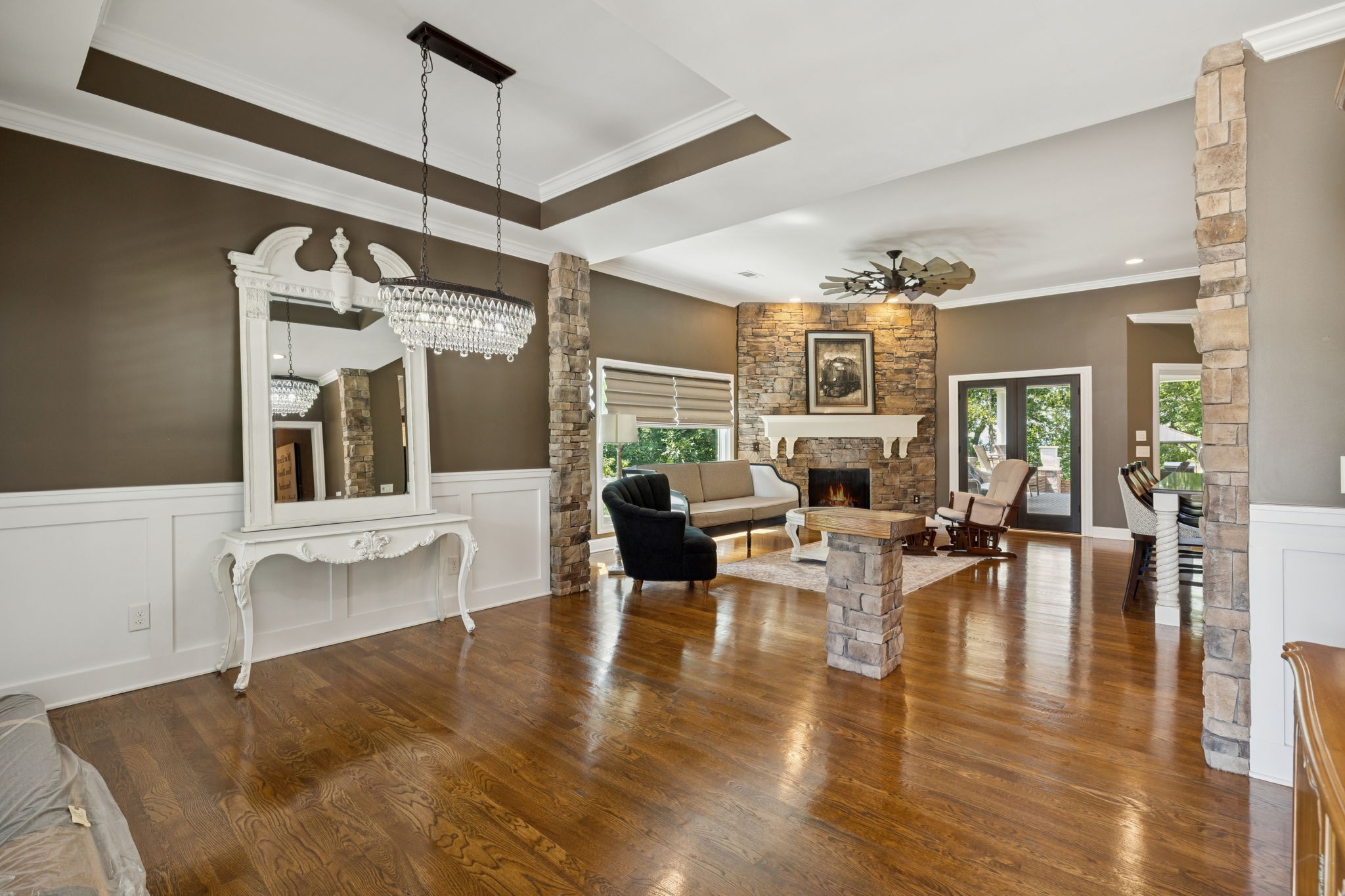 1204 Valarie Ln
