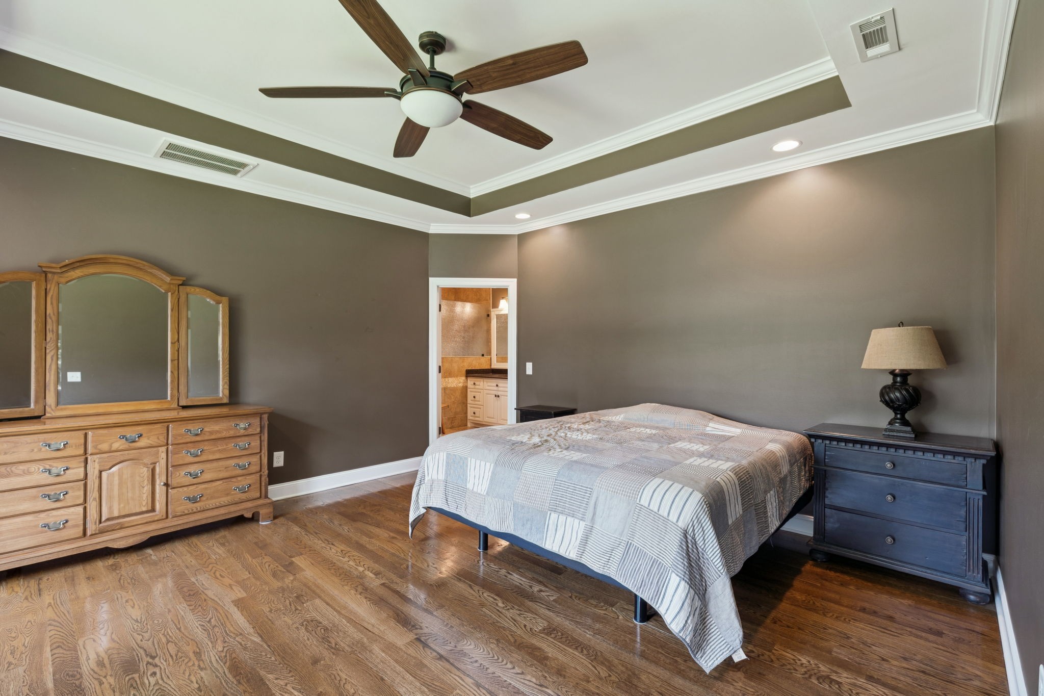 1204 Valarie Ln