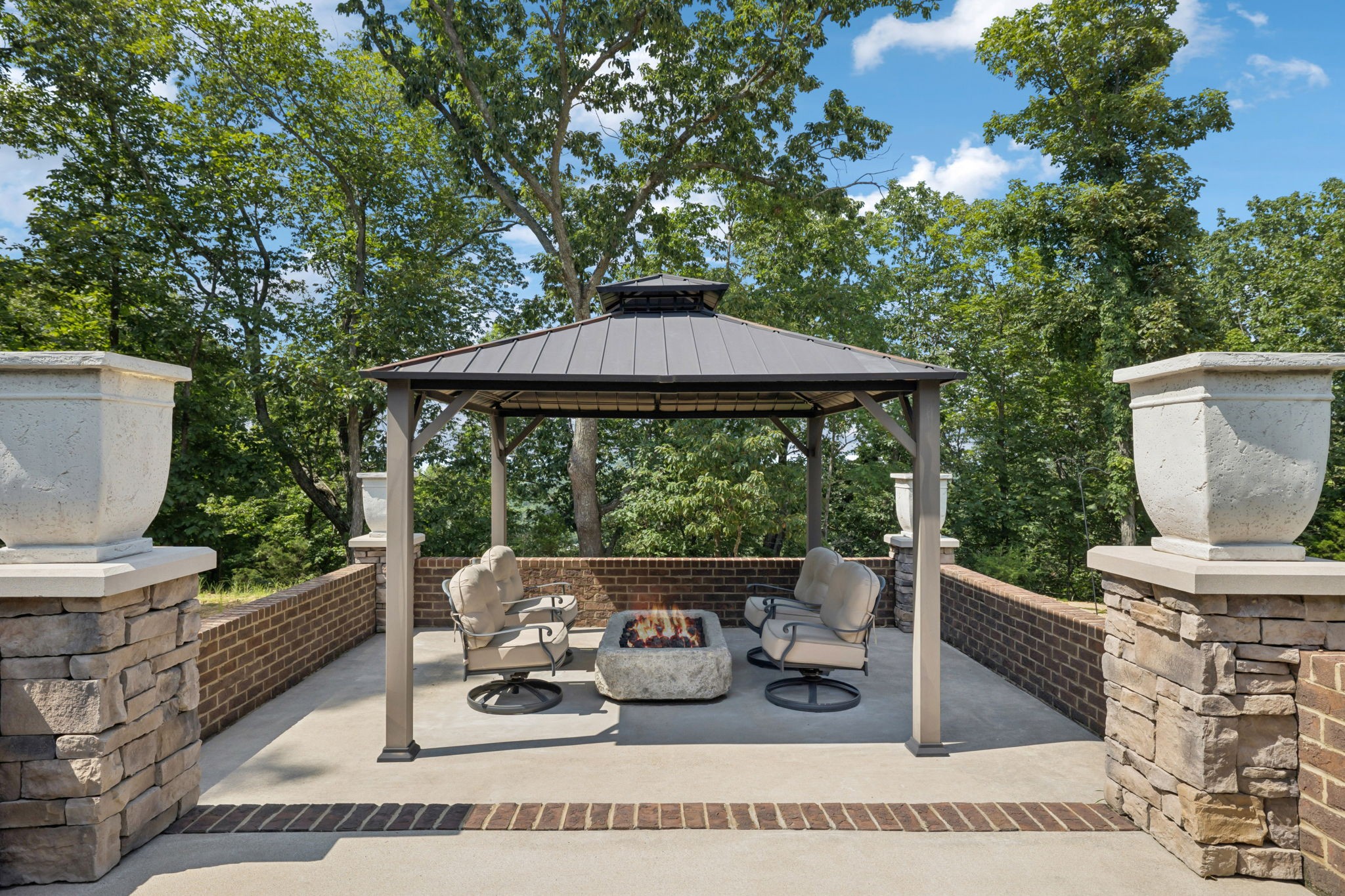 1204 Valarie Ln