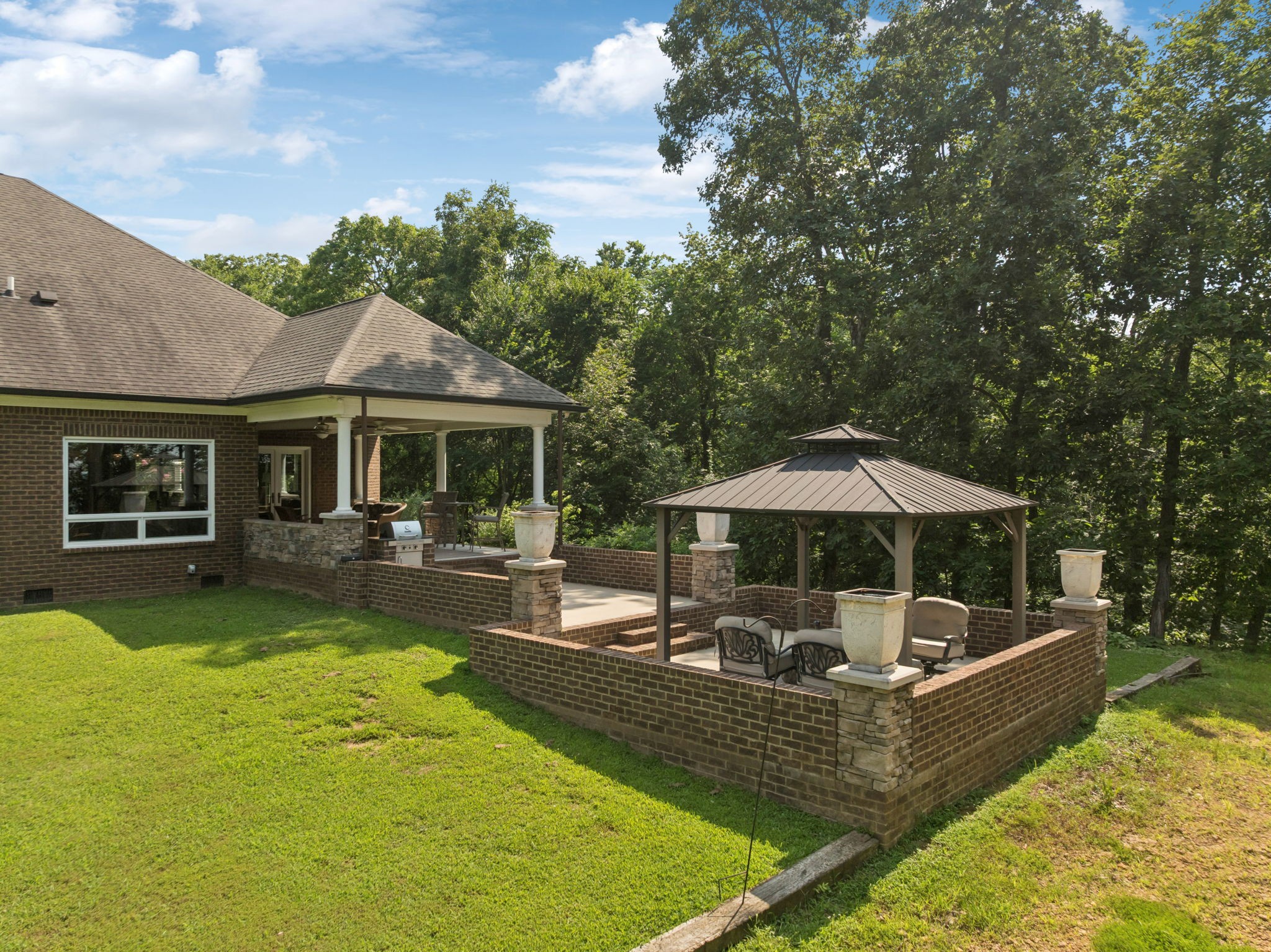 1204 Valarie Ln