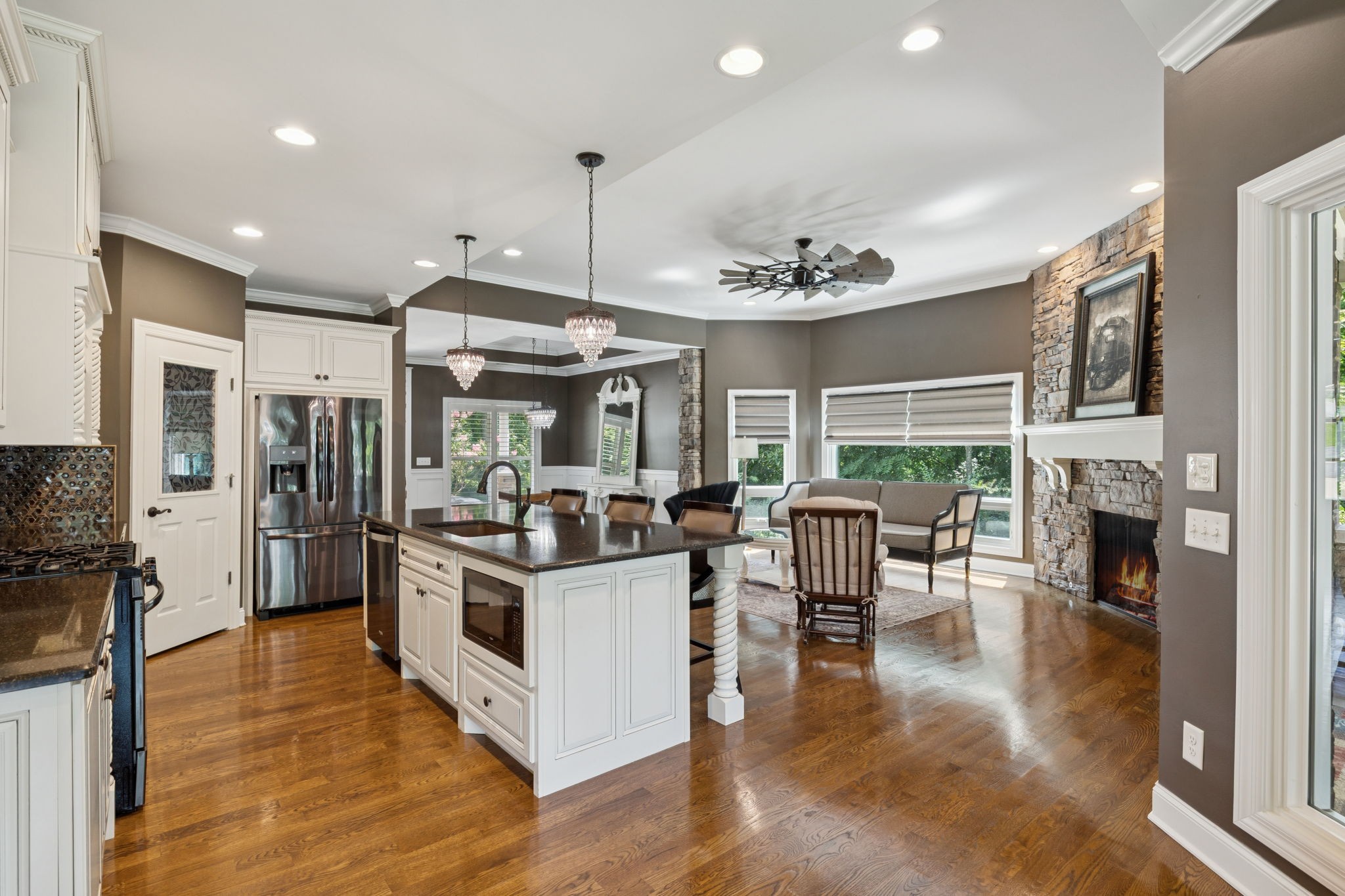 1204 Valarie Ln