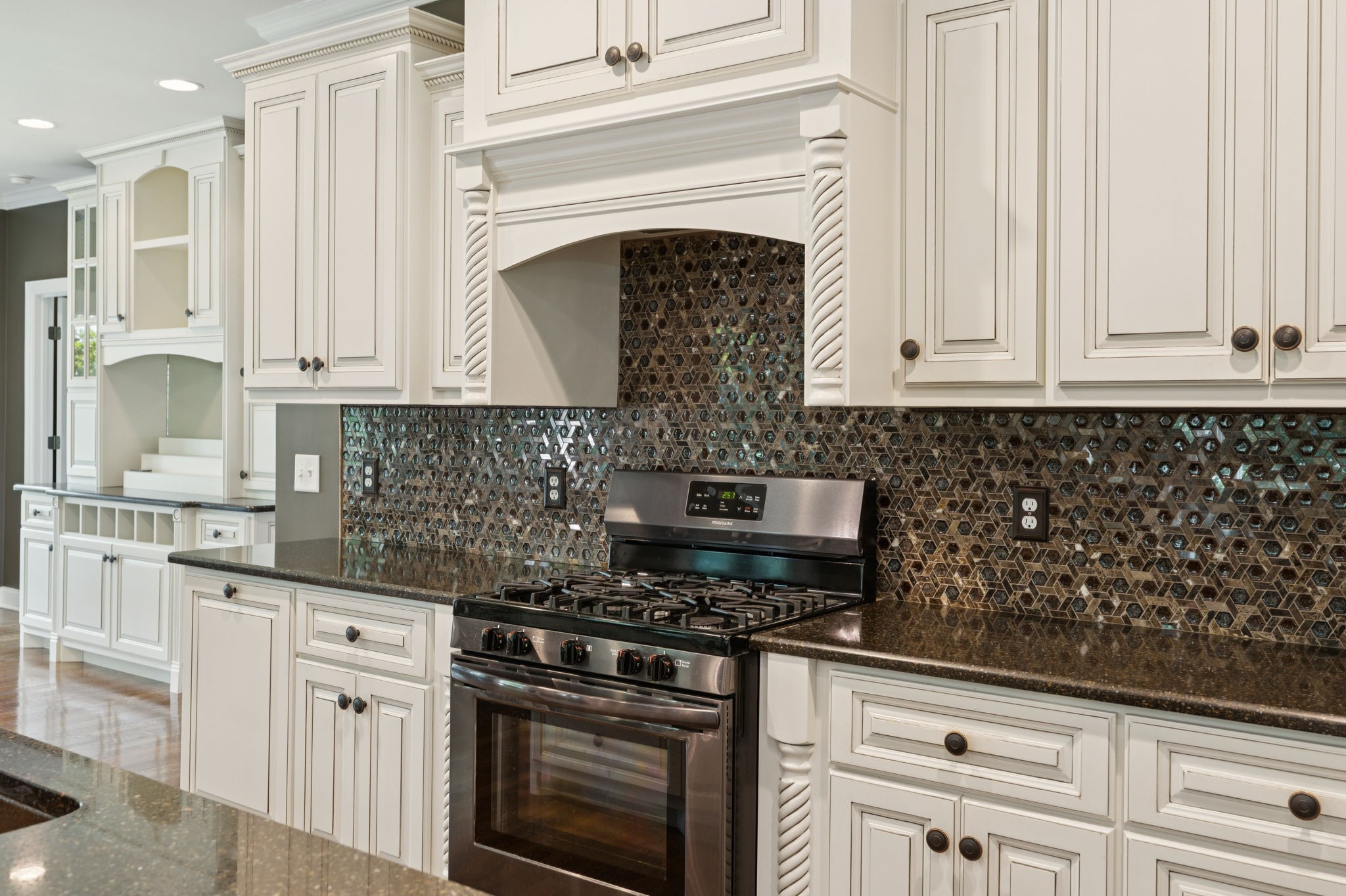 1204 Valarie Ln
