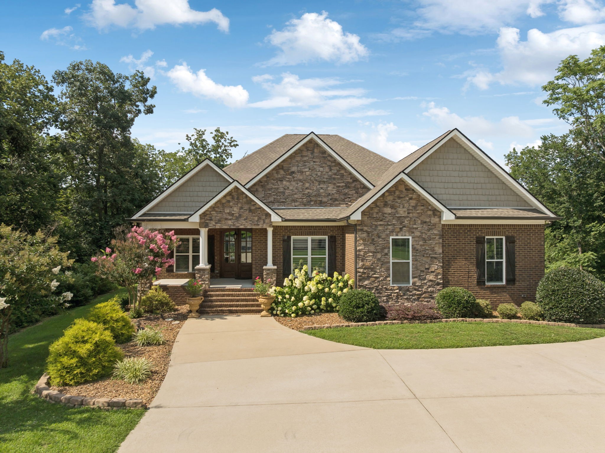 1204 Valarie Ln