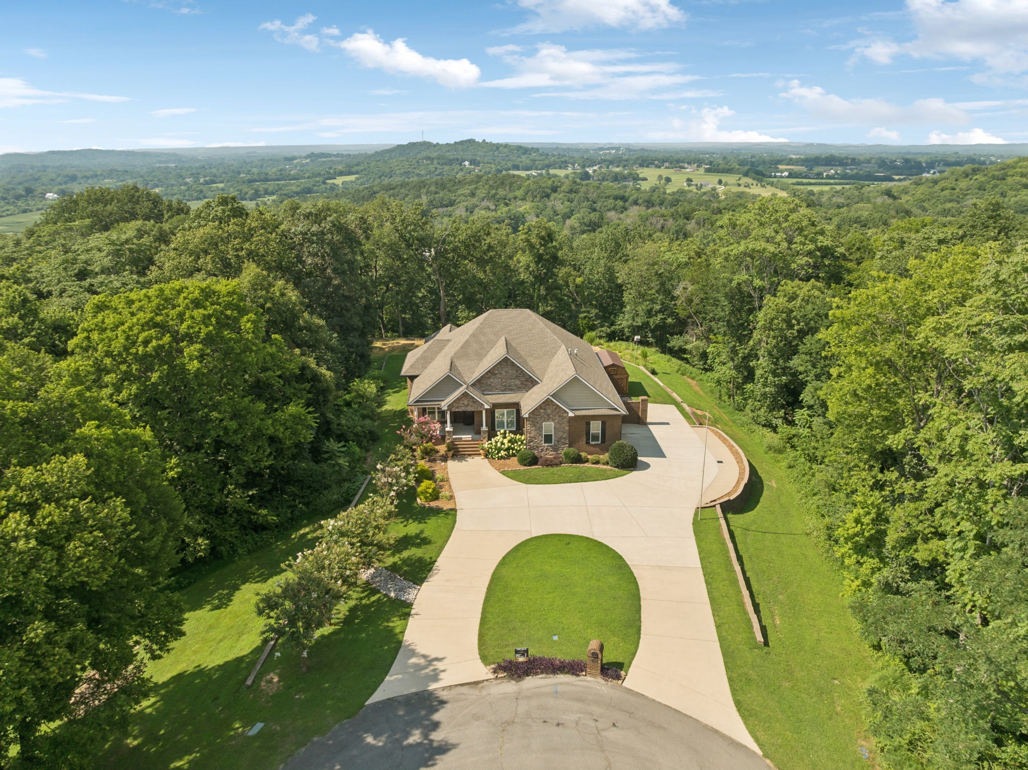 1204 Valarie Ln