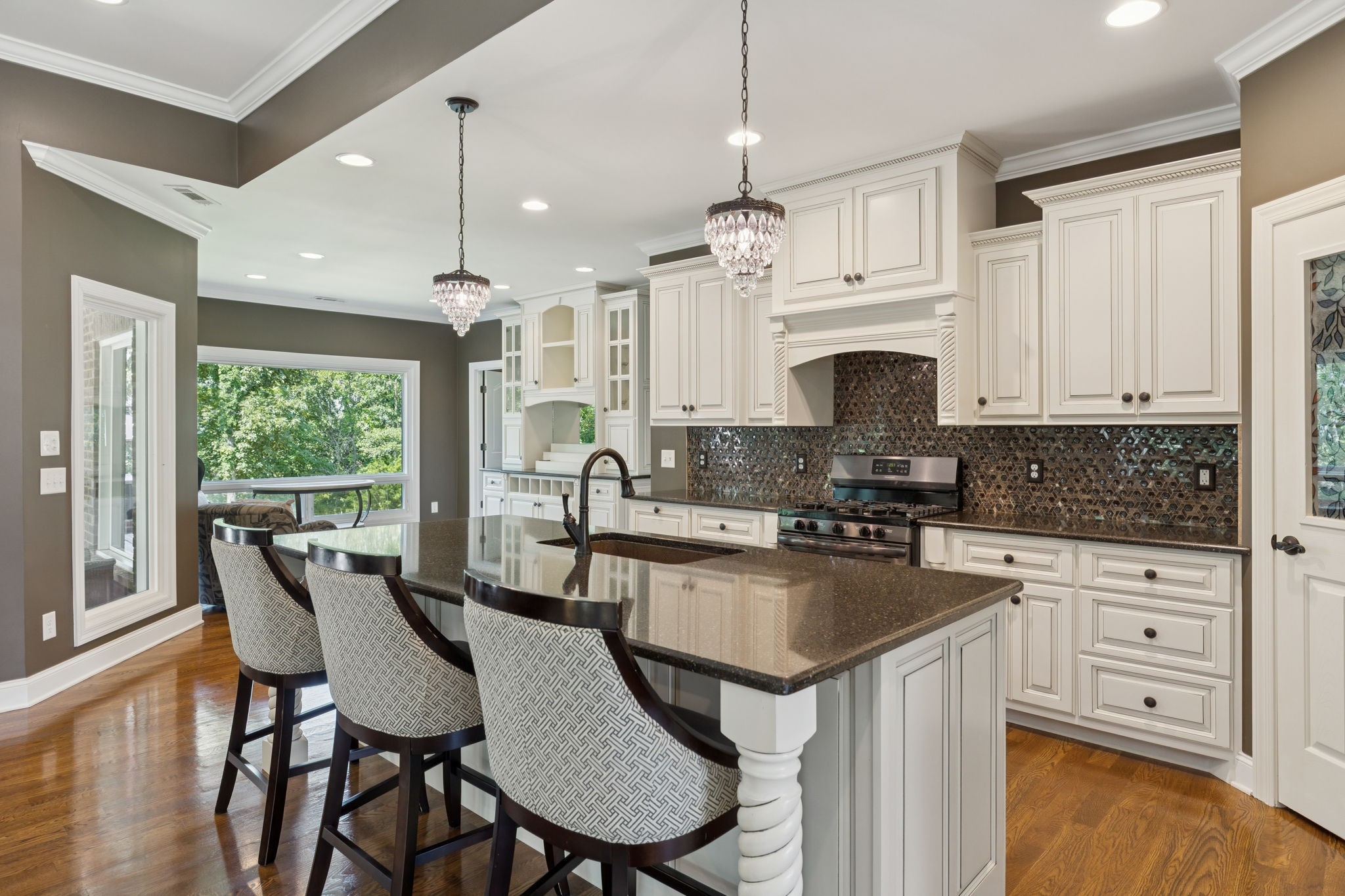 1204 Valarie Ln