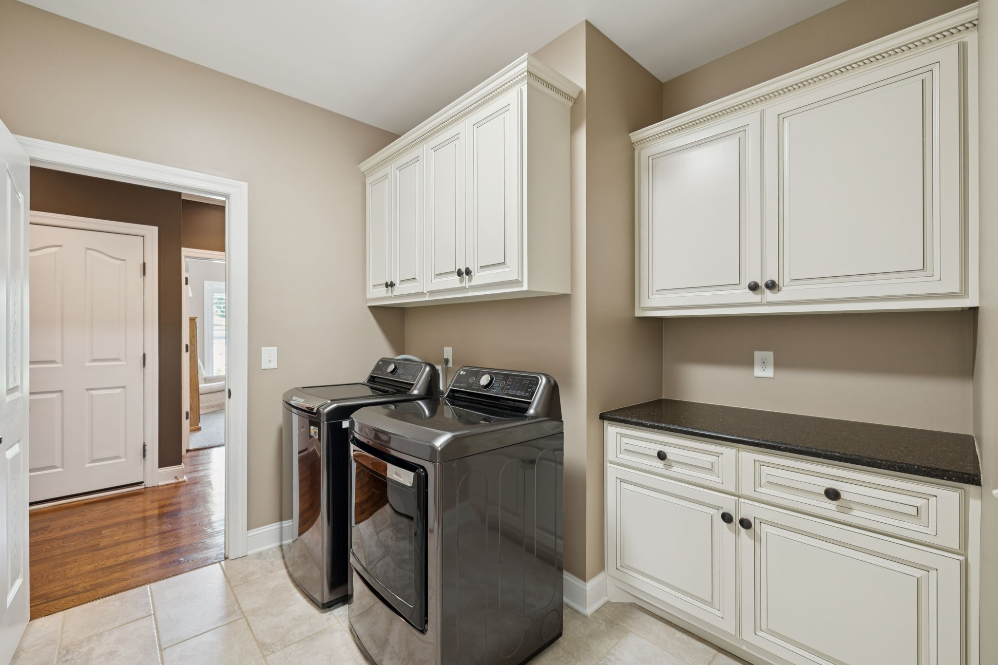 1204 Valarie Ln