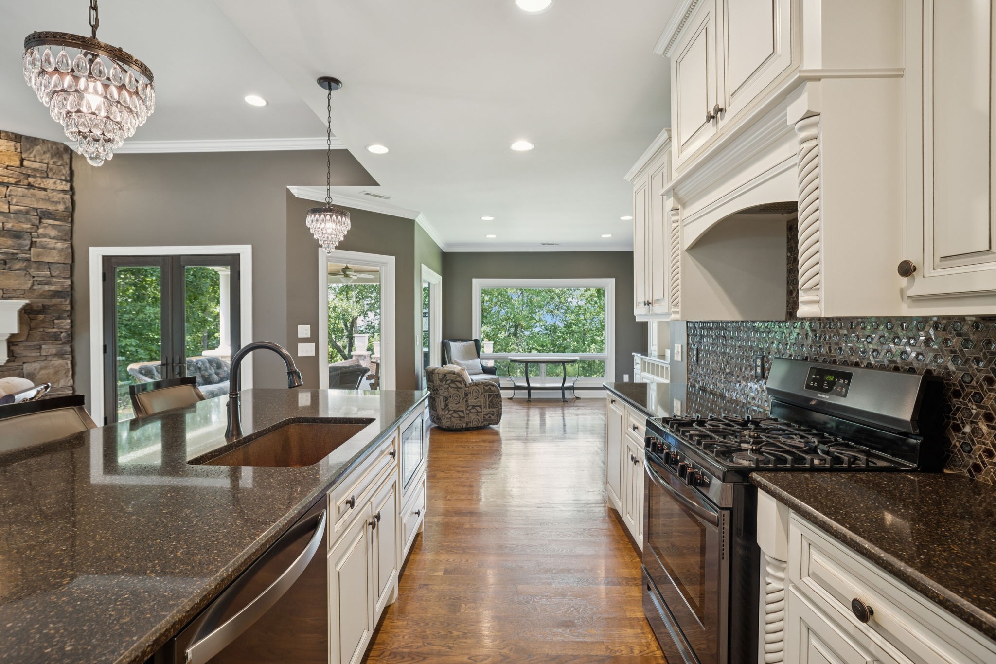 1204 Valarie Ln