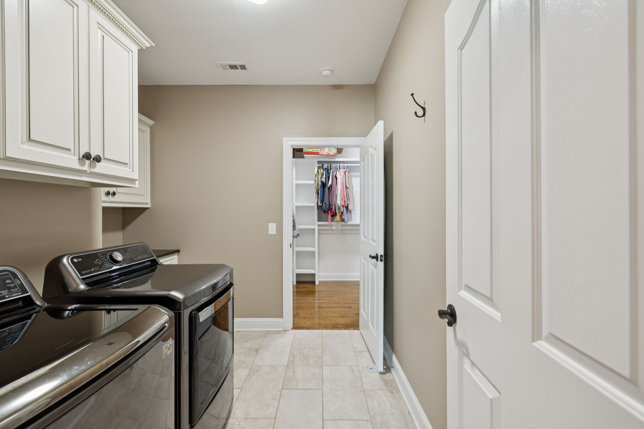 1204 Valarie Ln
