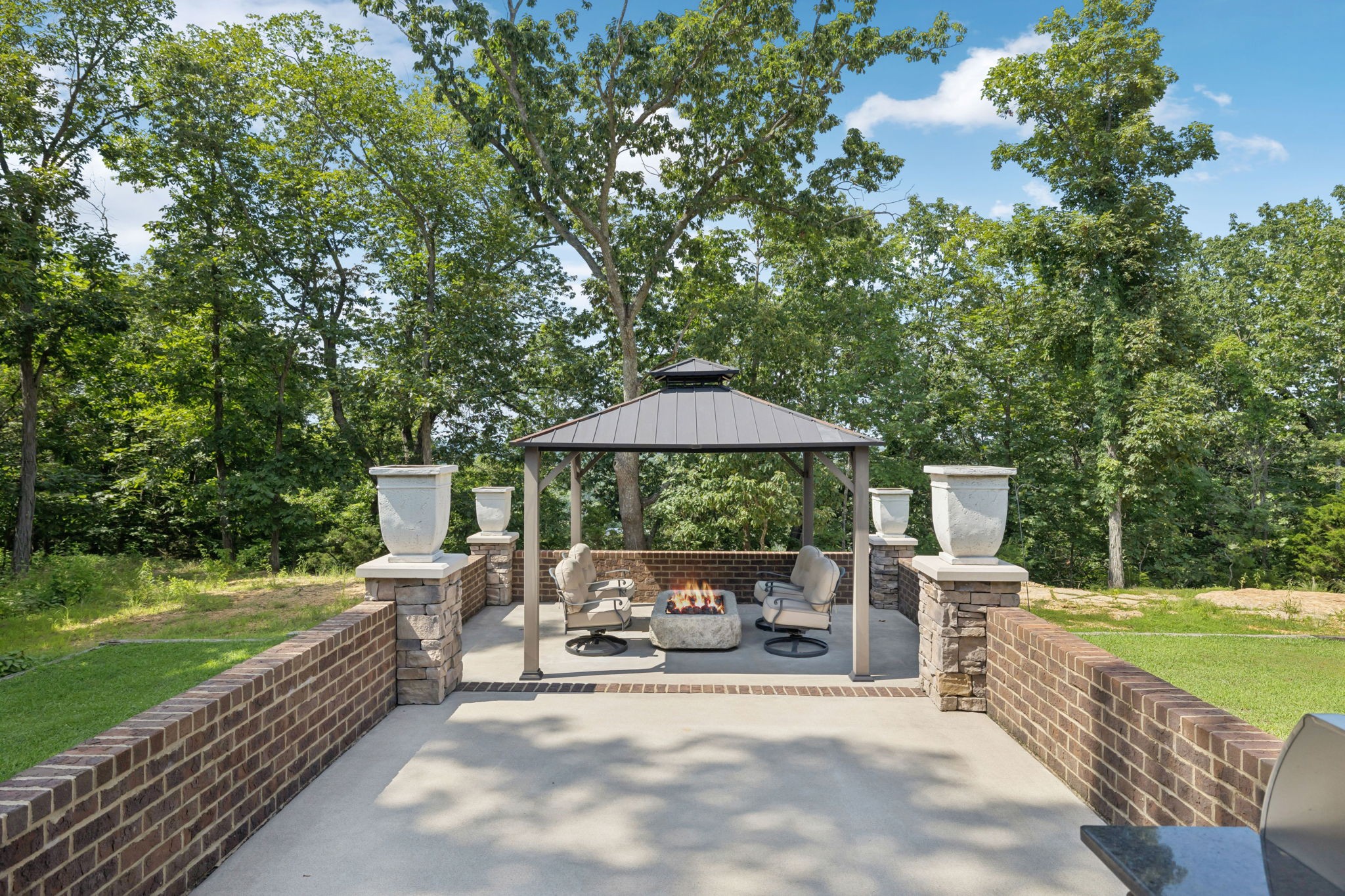 1204 Valarie Ln