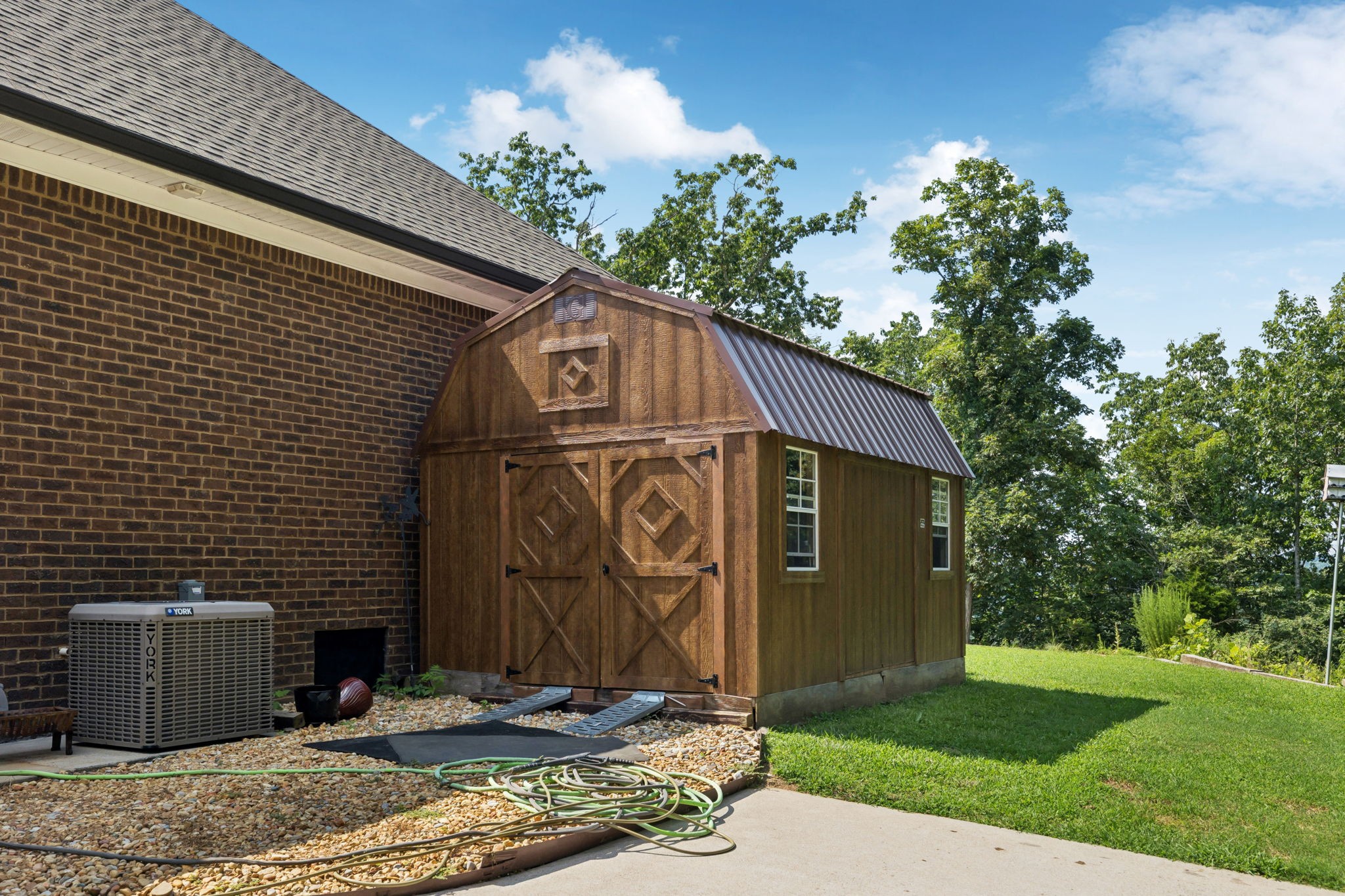 1204 Valarie Ln