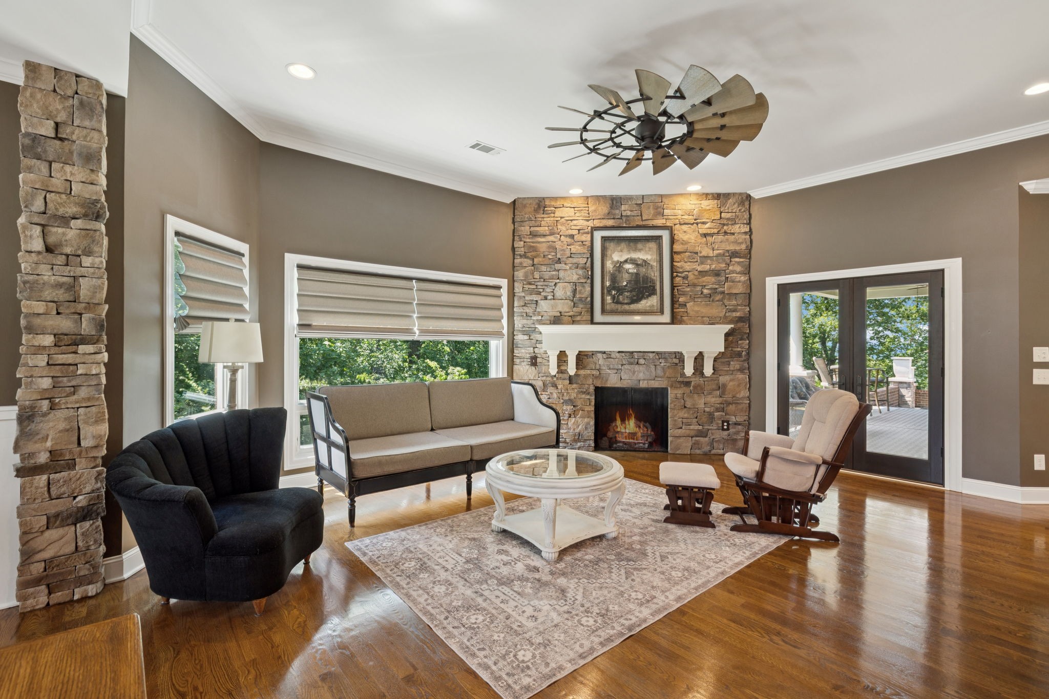 1204 Valarie Ln
