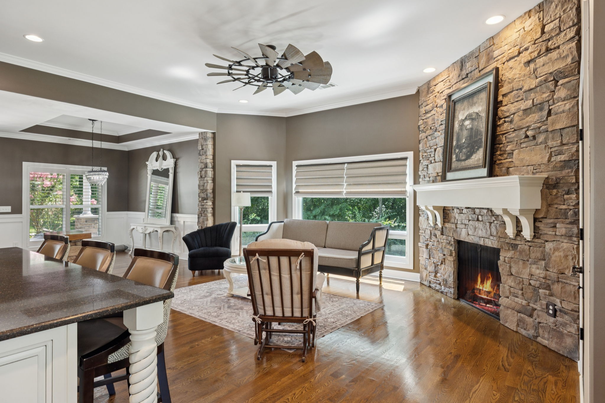 1204 Valarie Ln