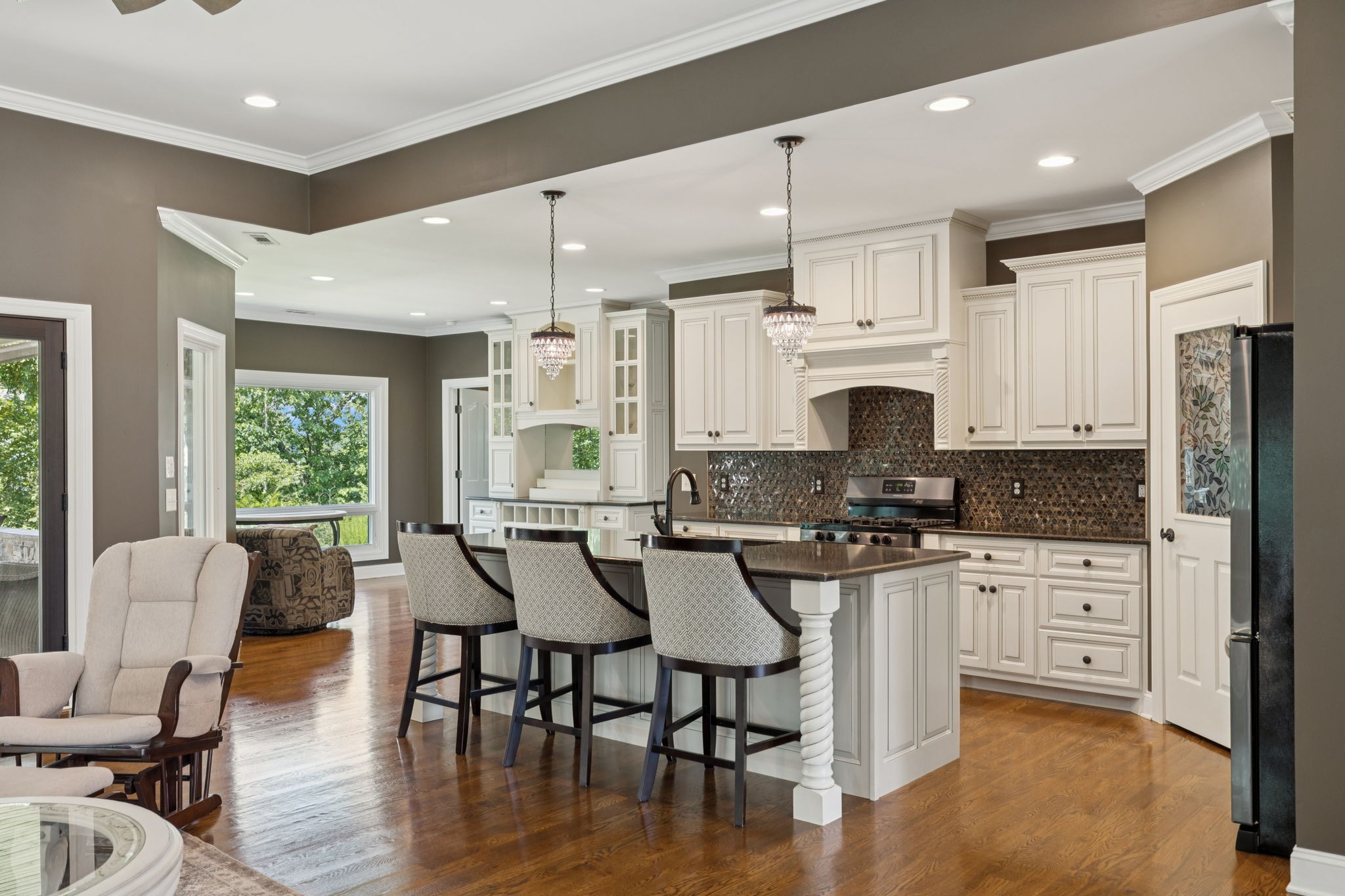 1204 Valarie Ln
