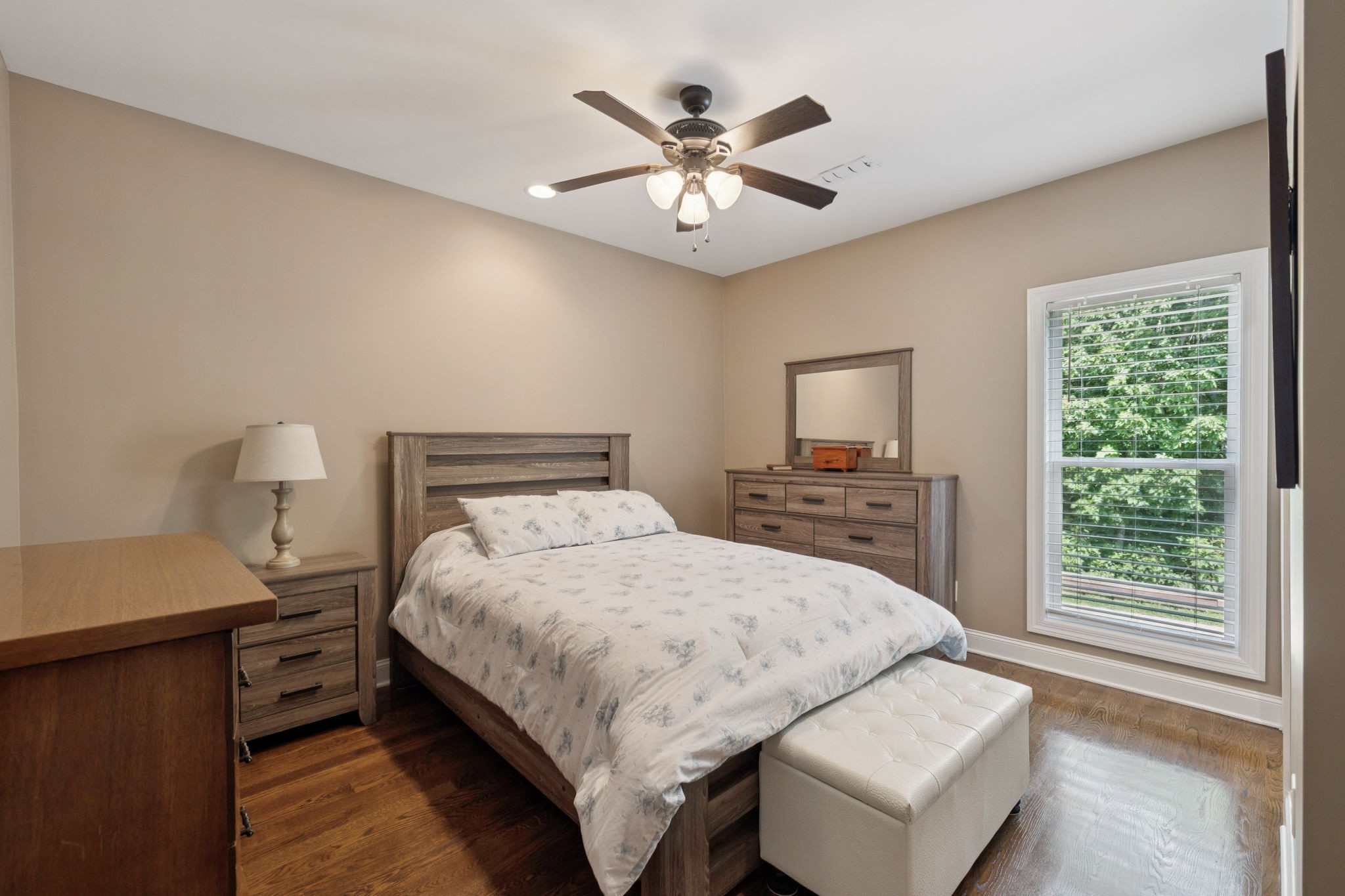 1204 Valarie Ln