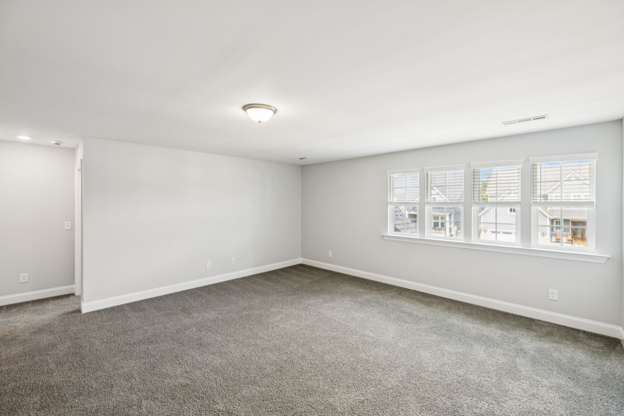 5475 Ayana Dr