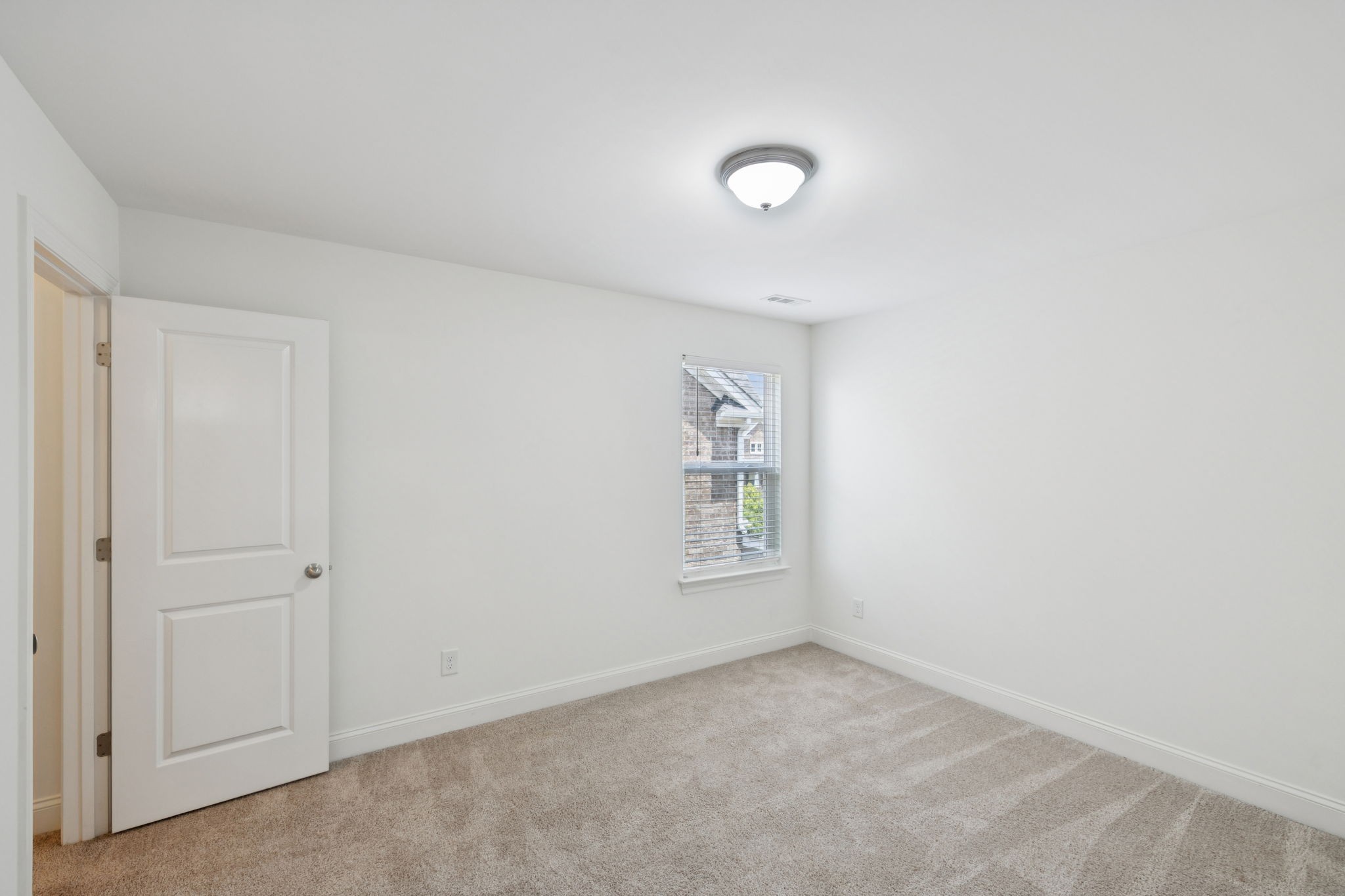 5012 Winslow Dr