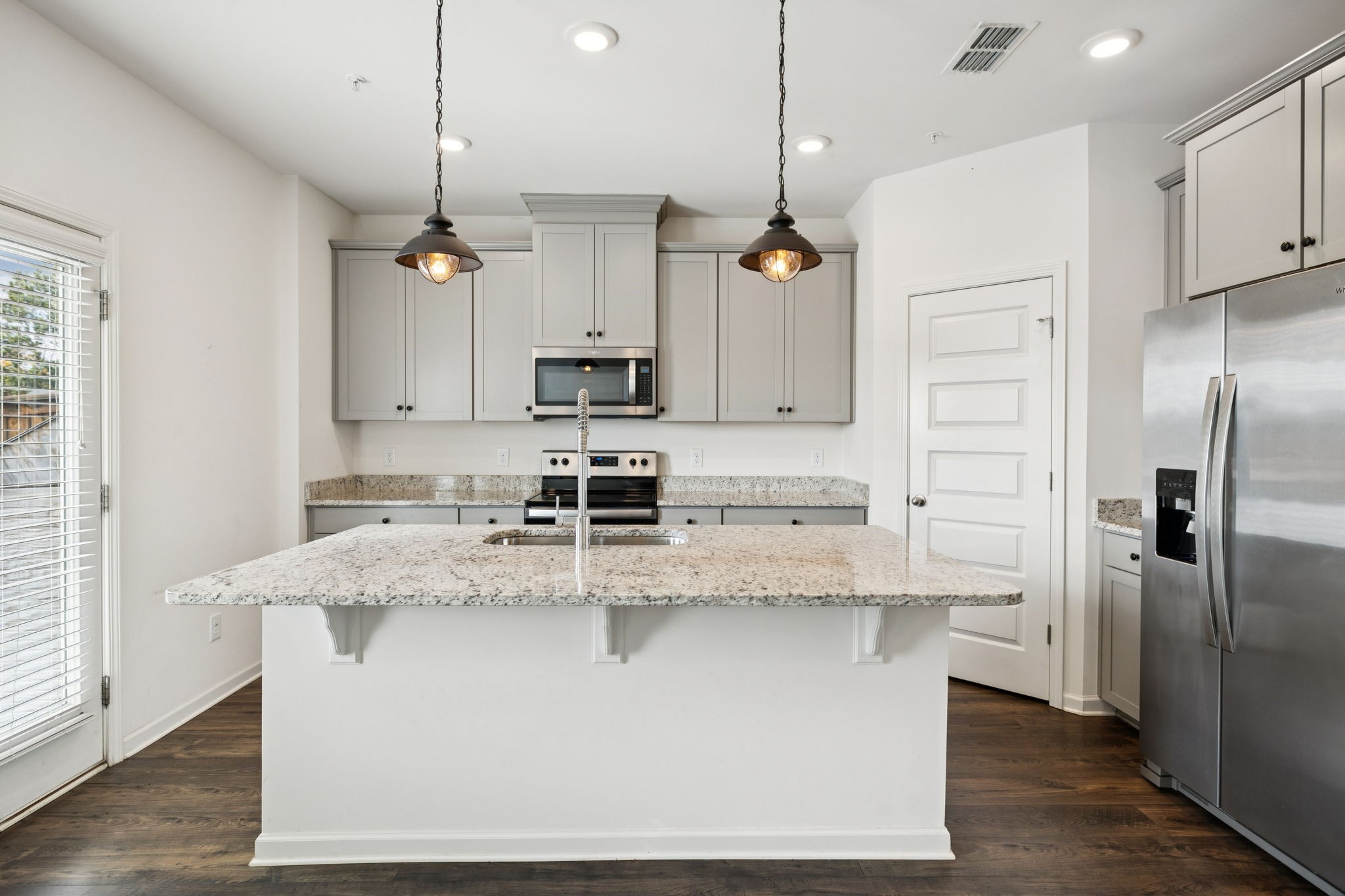 921 Cavan Ln