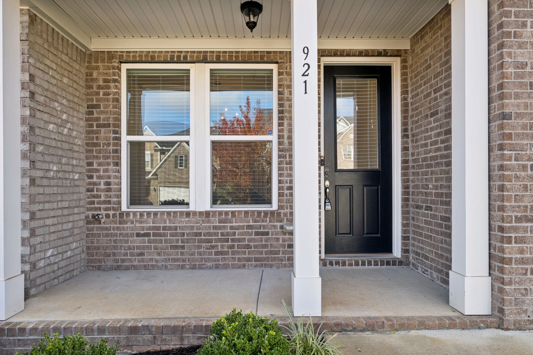 921 Cavan Ln