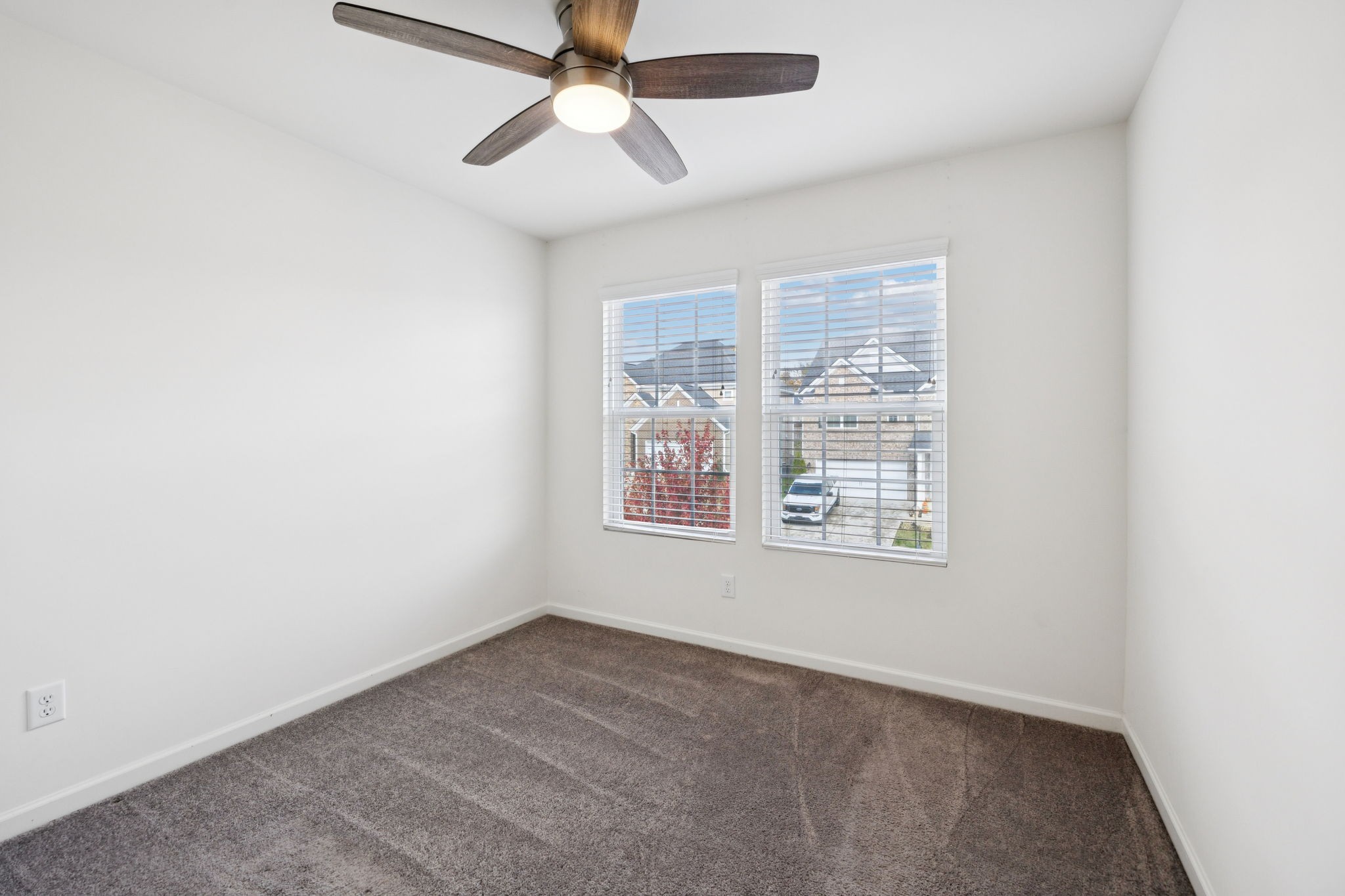 921 Cavan Ln