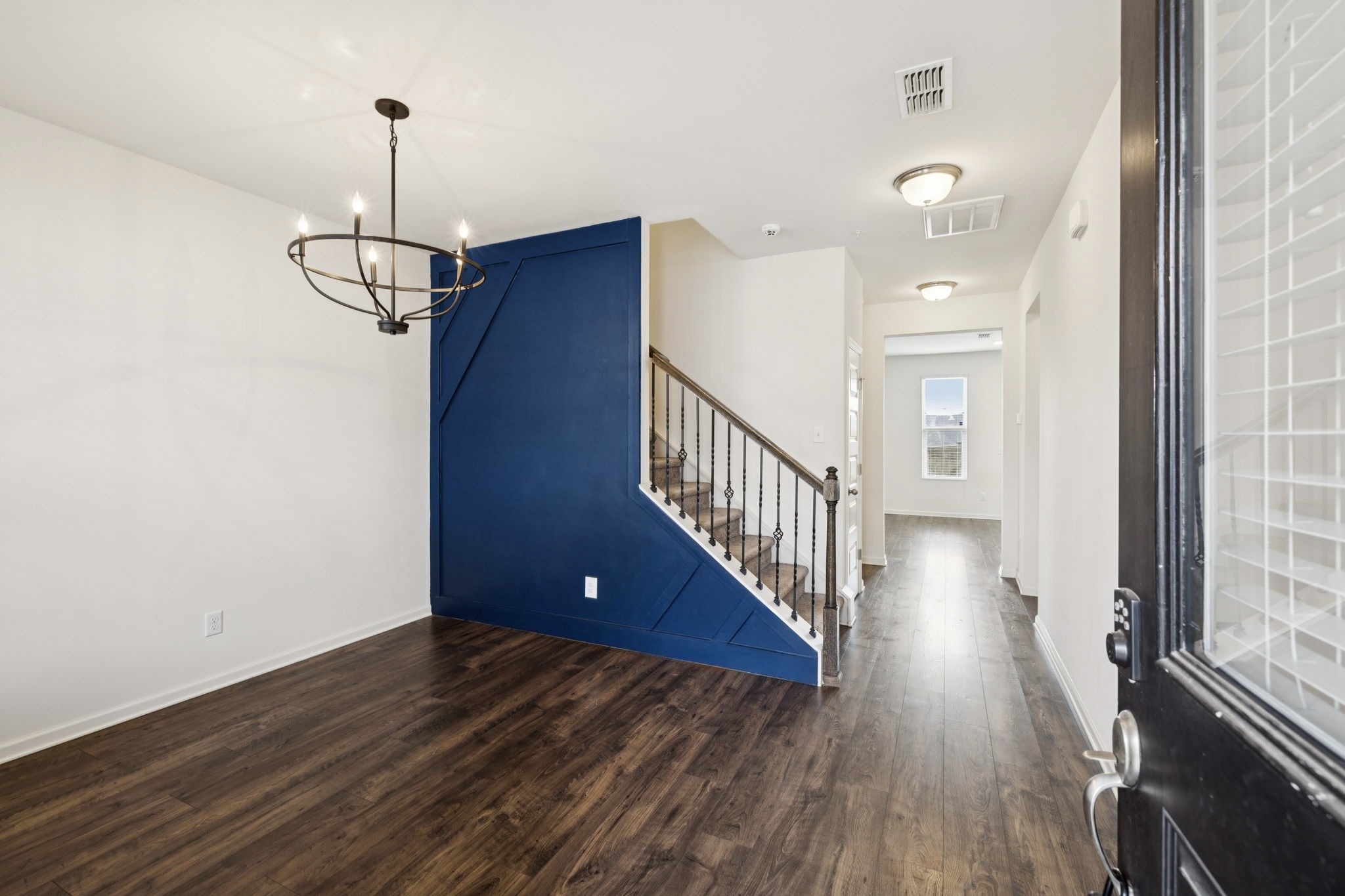 921 Cavan Ln