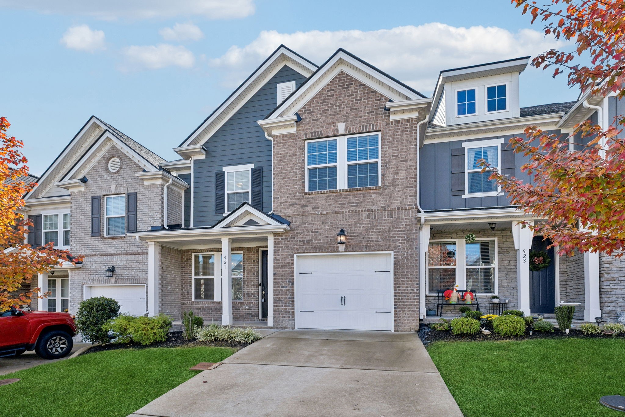 921 Cavan Ln