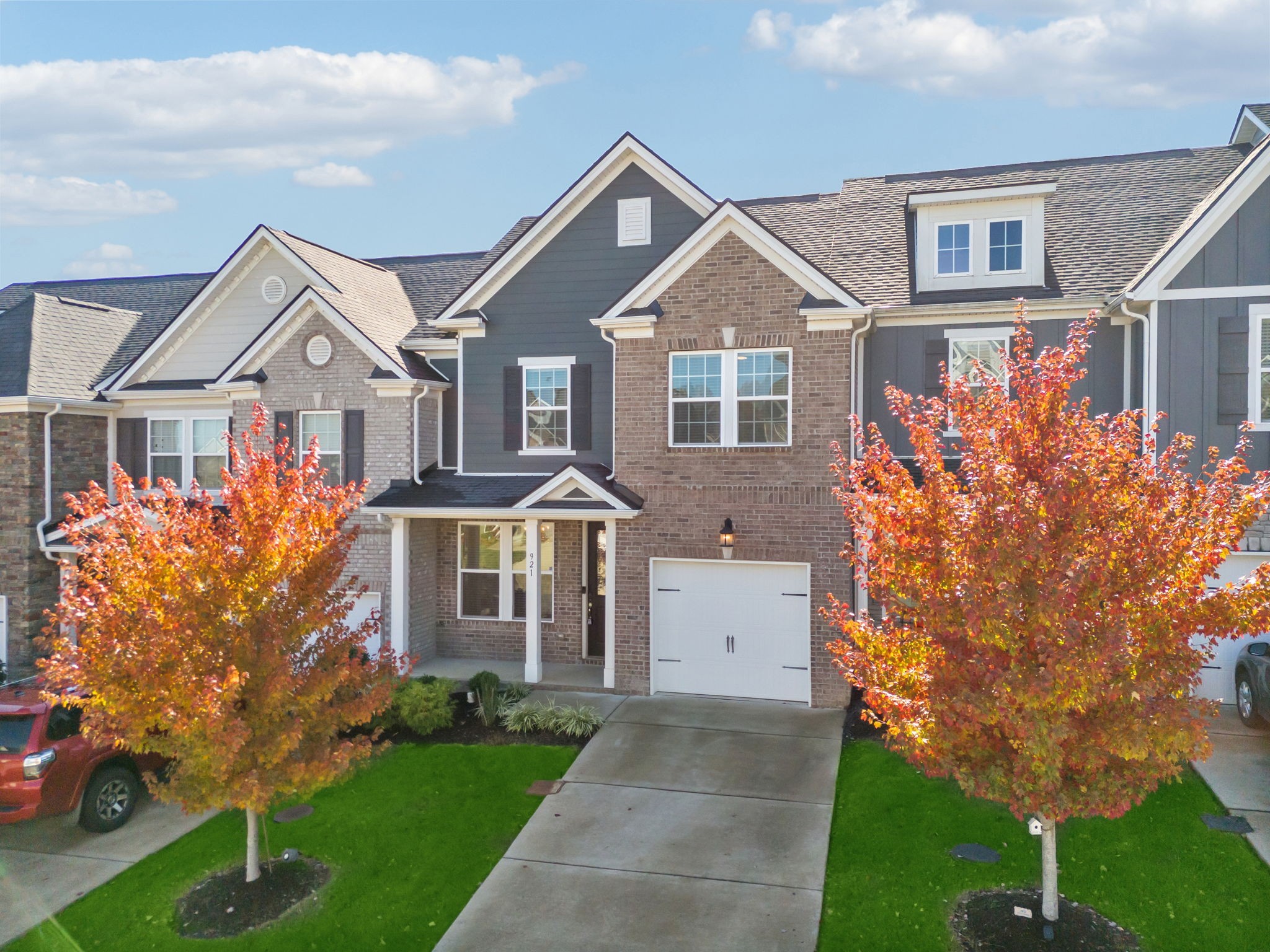 921 Cavan Ln