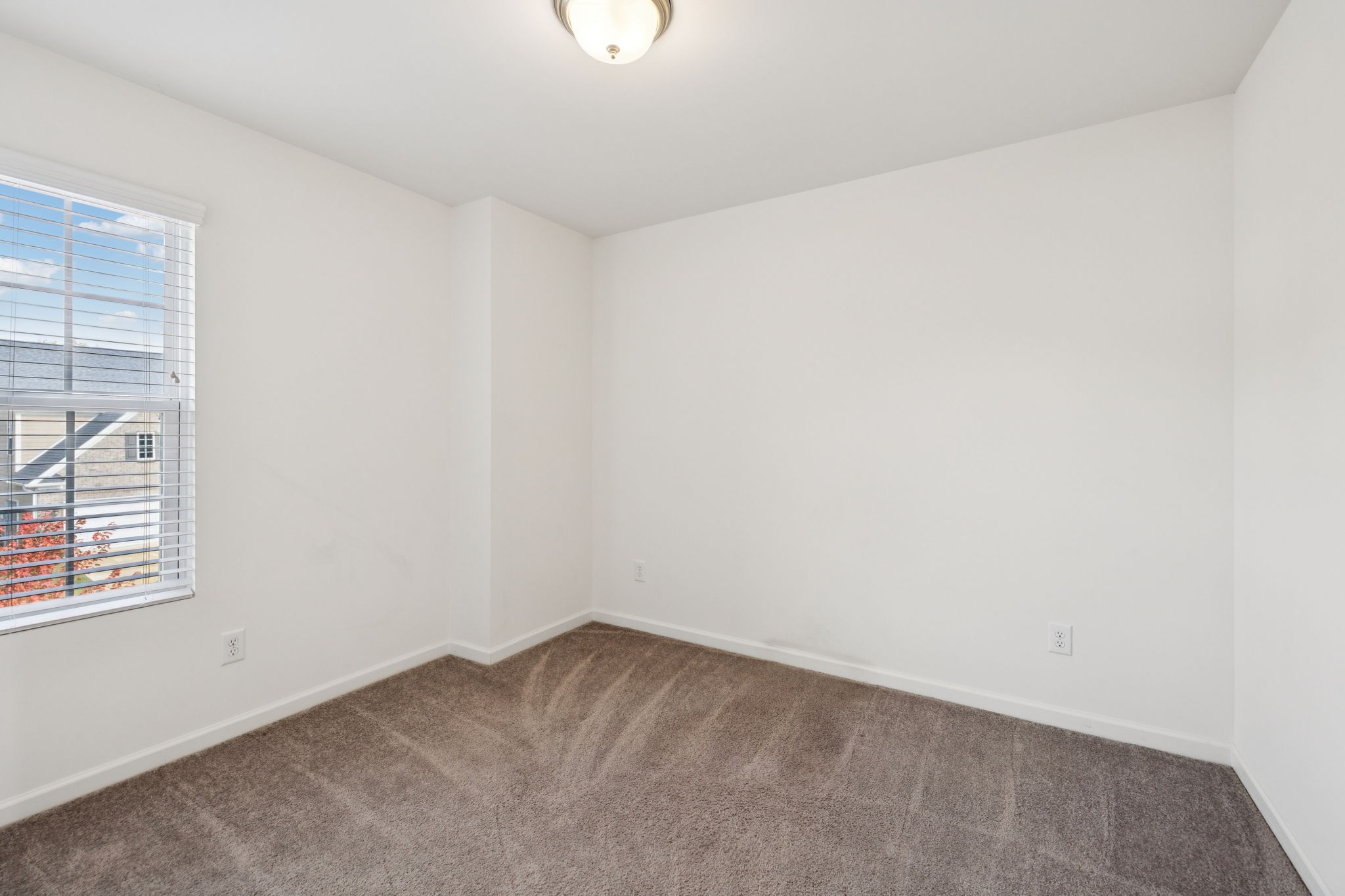 921 Cavan Ln