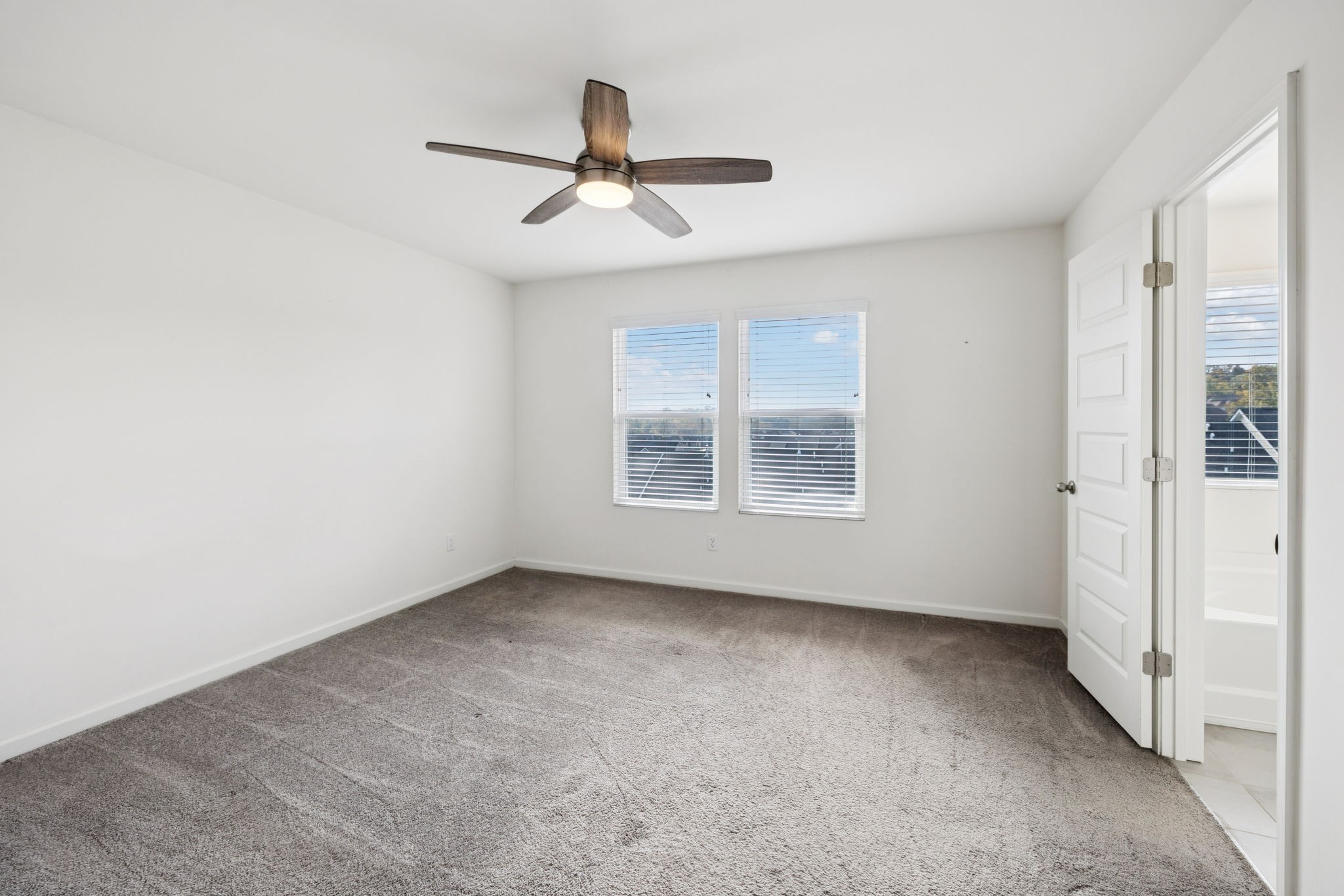 921 Cavan Ln