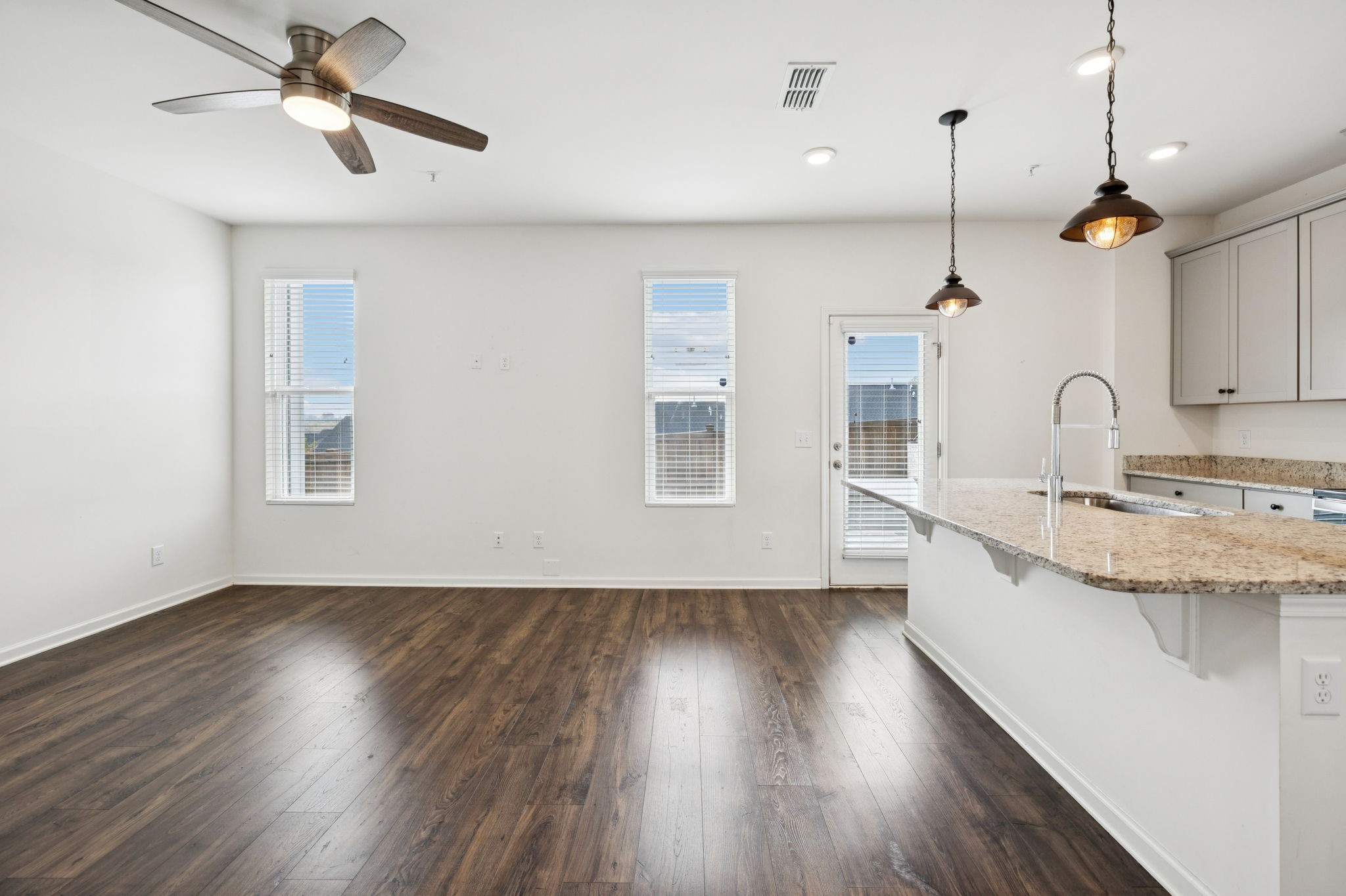 921 Cavan Ln