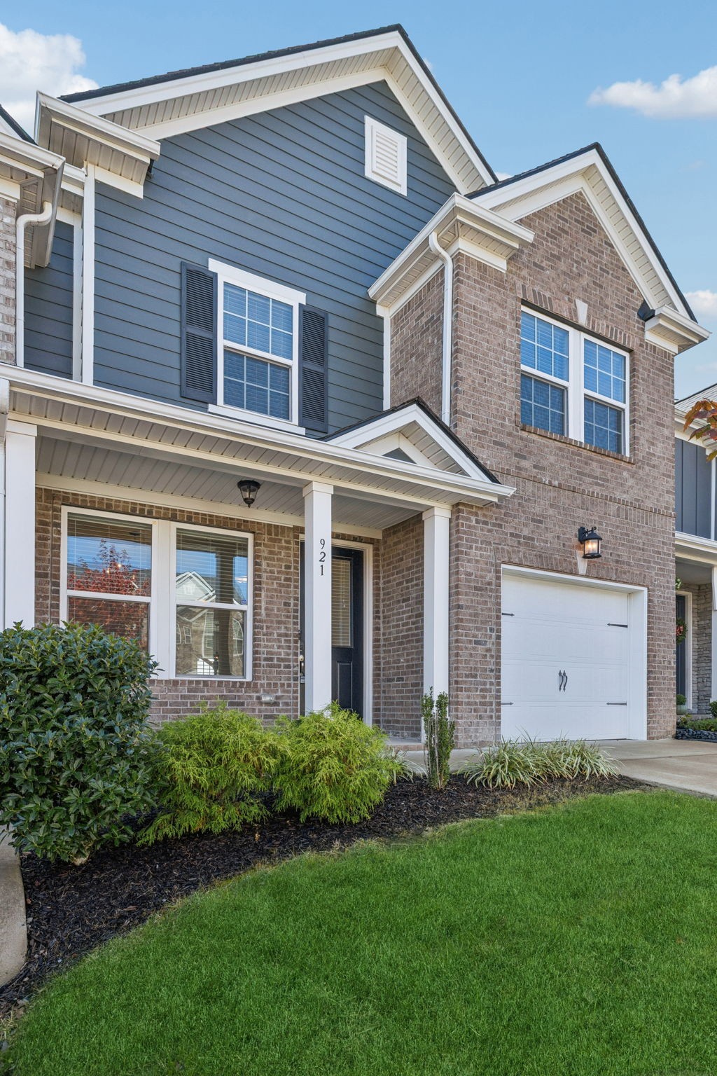 921 Cavan Ln