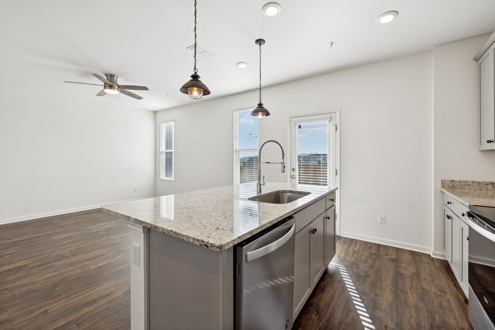 921 Cavan Ln