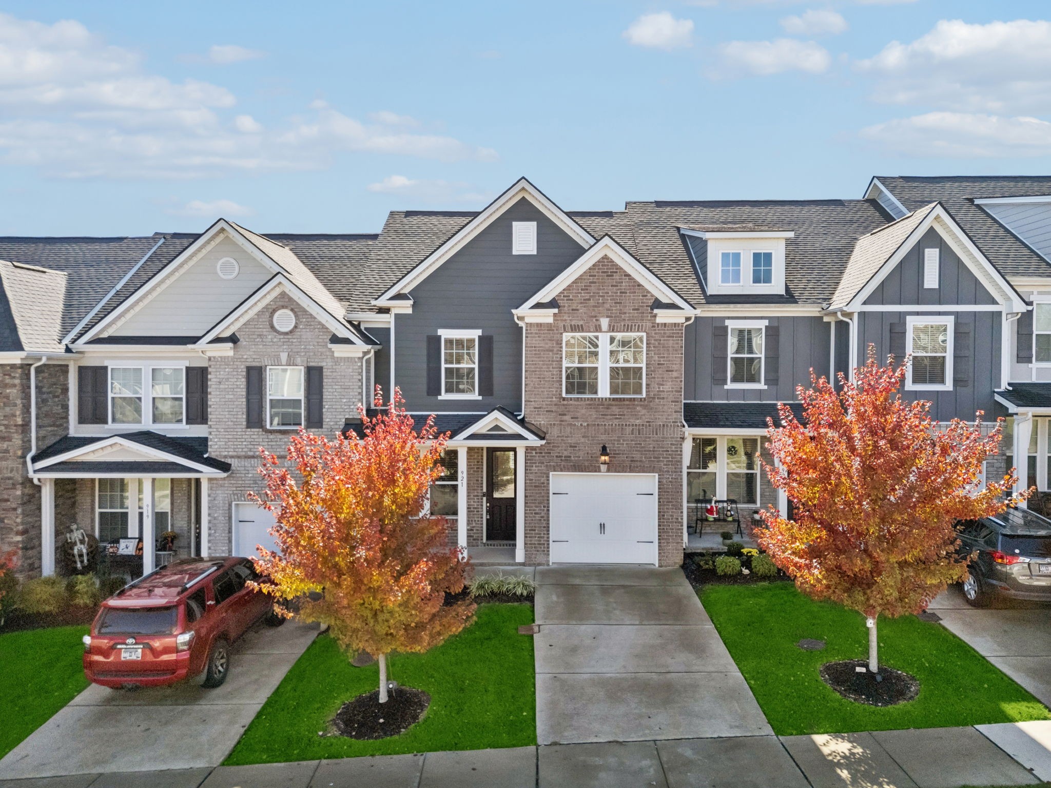 921 Cavan Ln