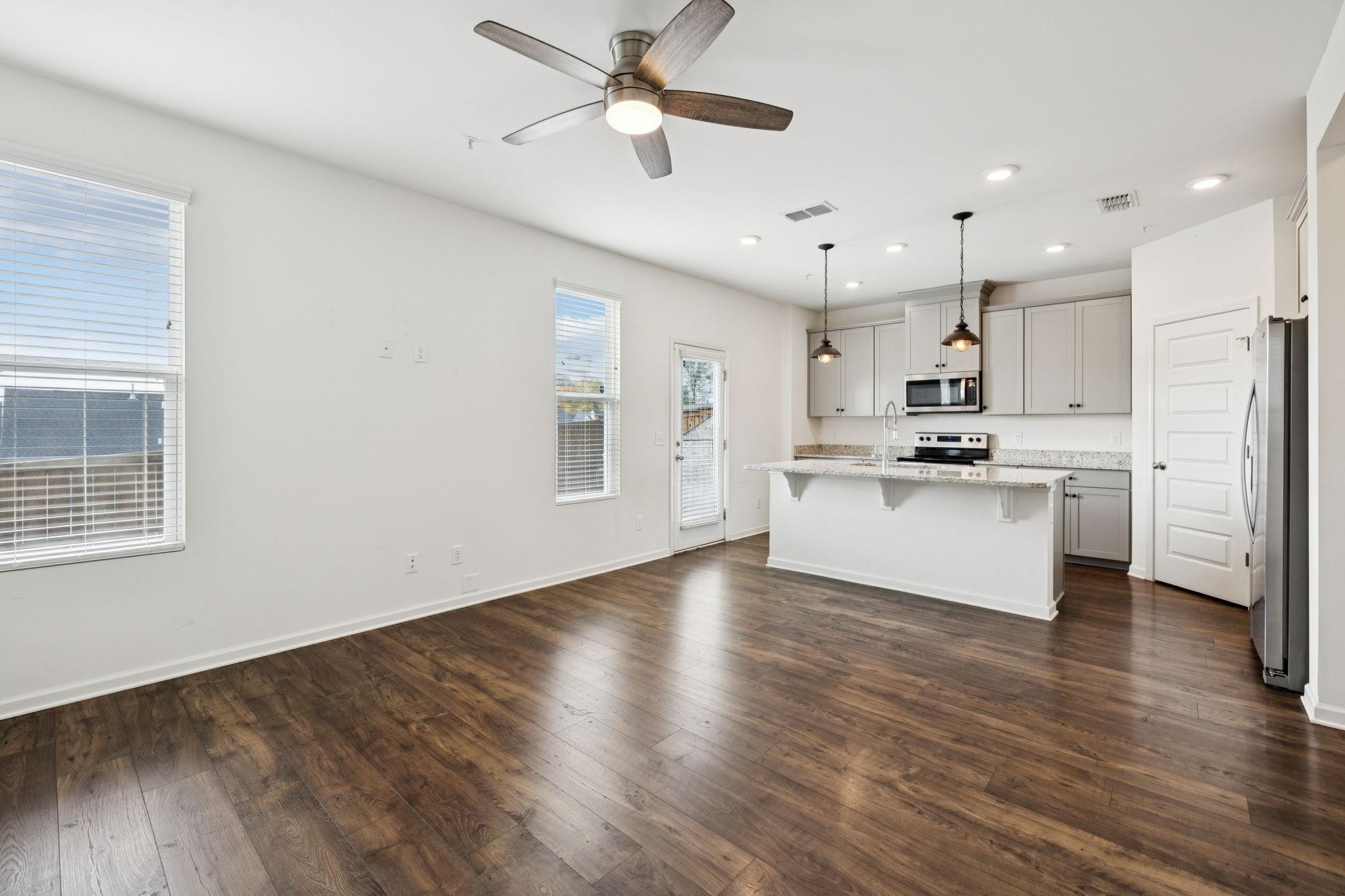 921 Cavan Ln