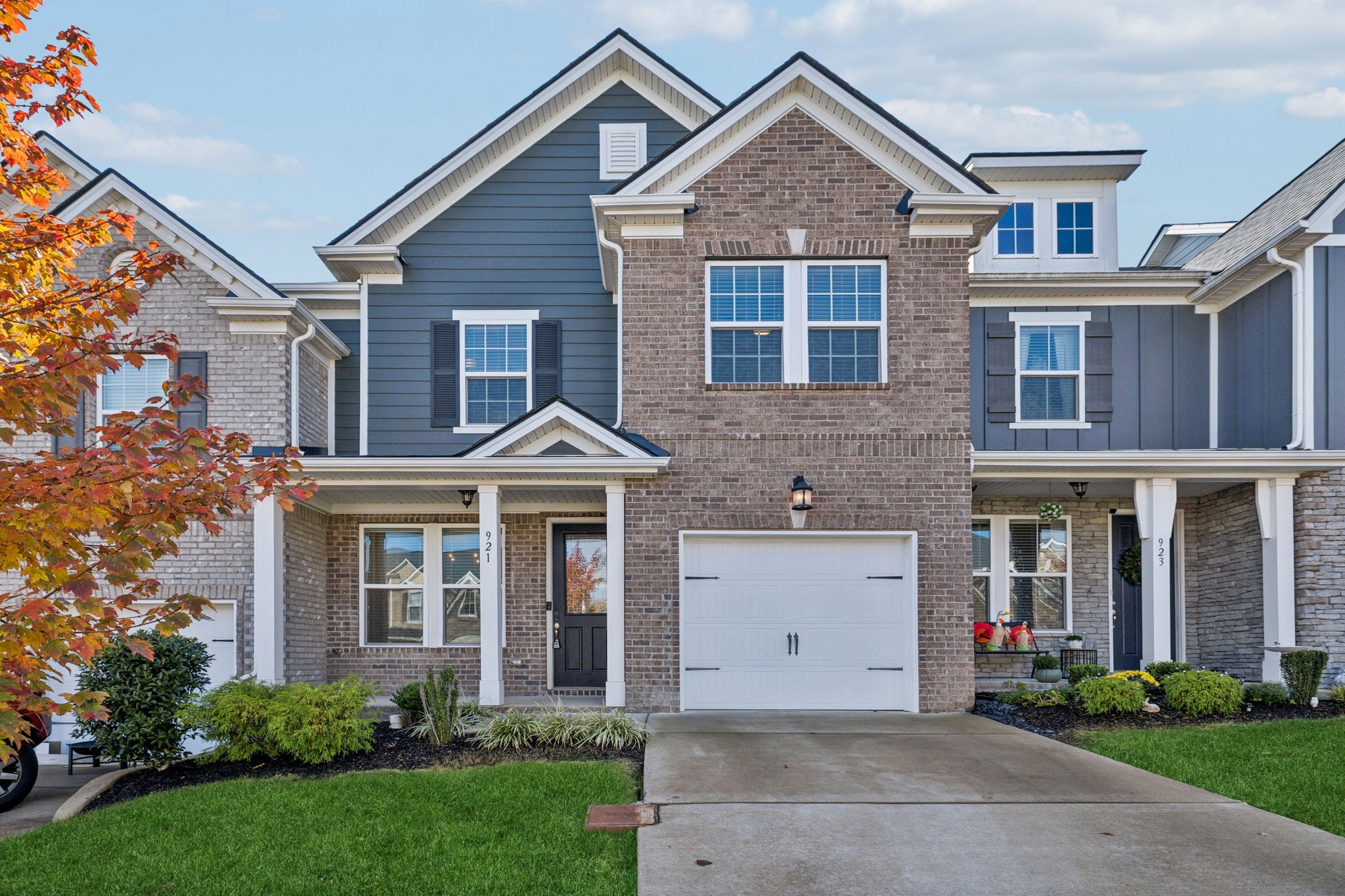 921 Cavan Ln