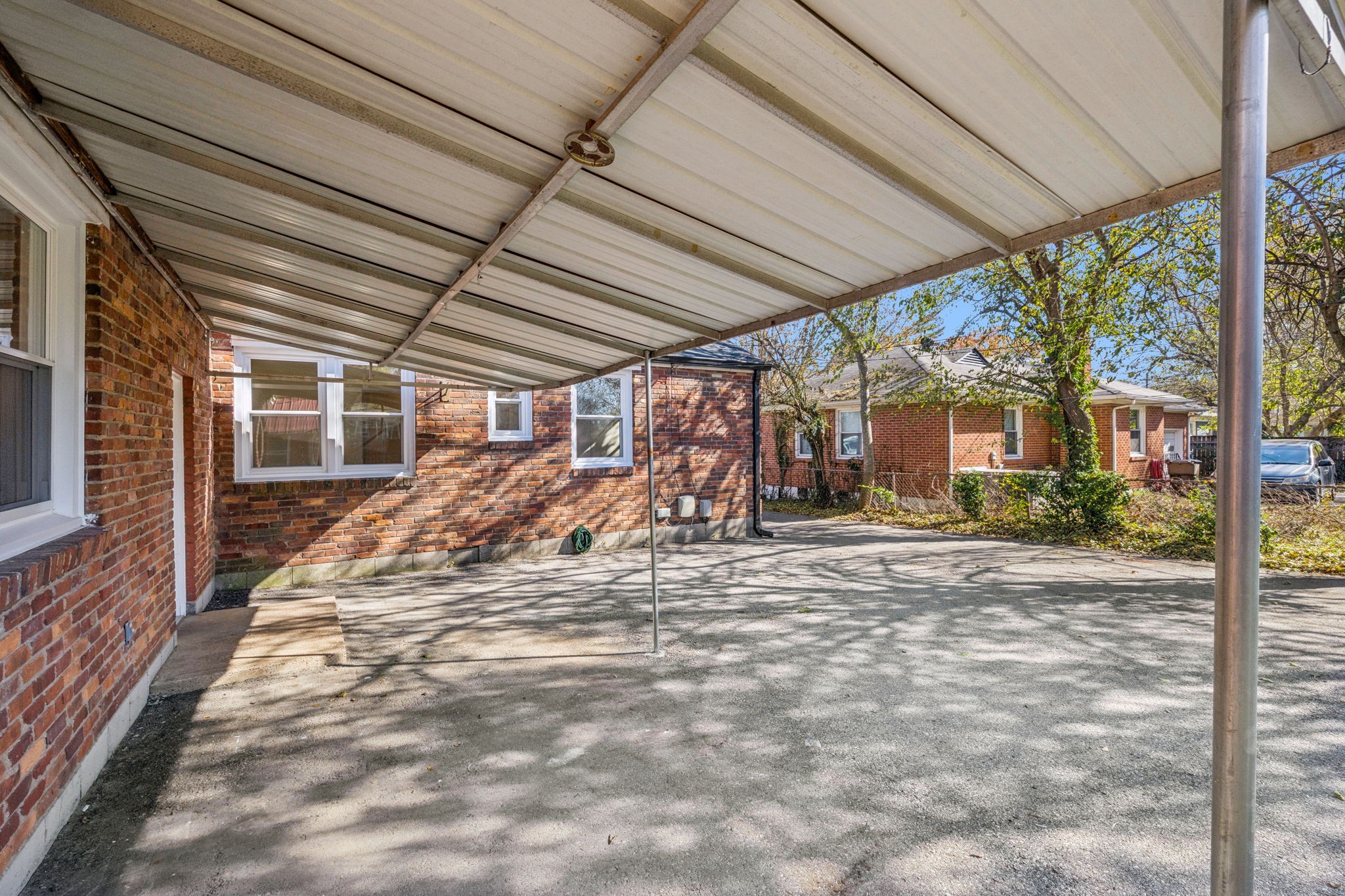 228 Graeme Dr