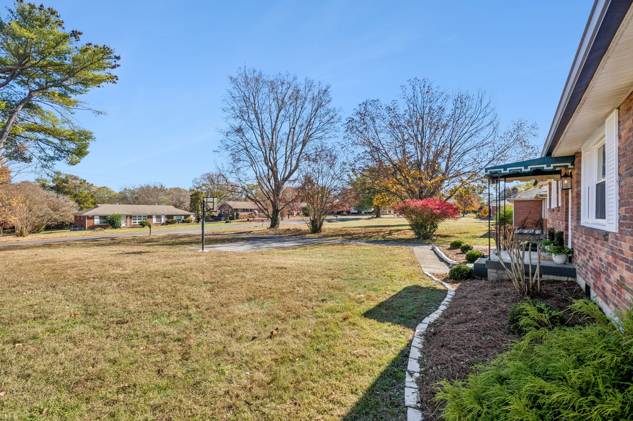 228 Graeme Dr