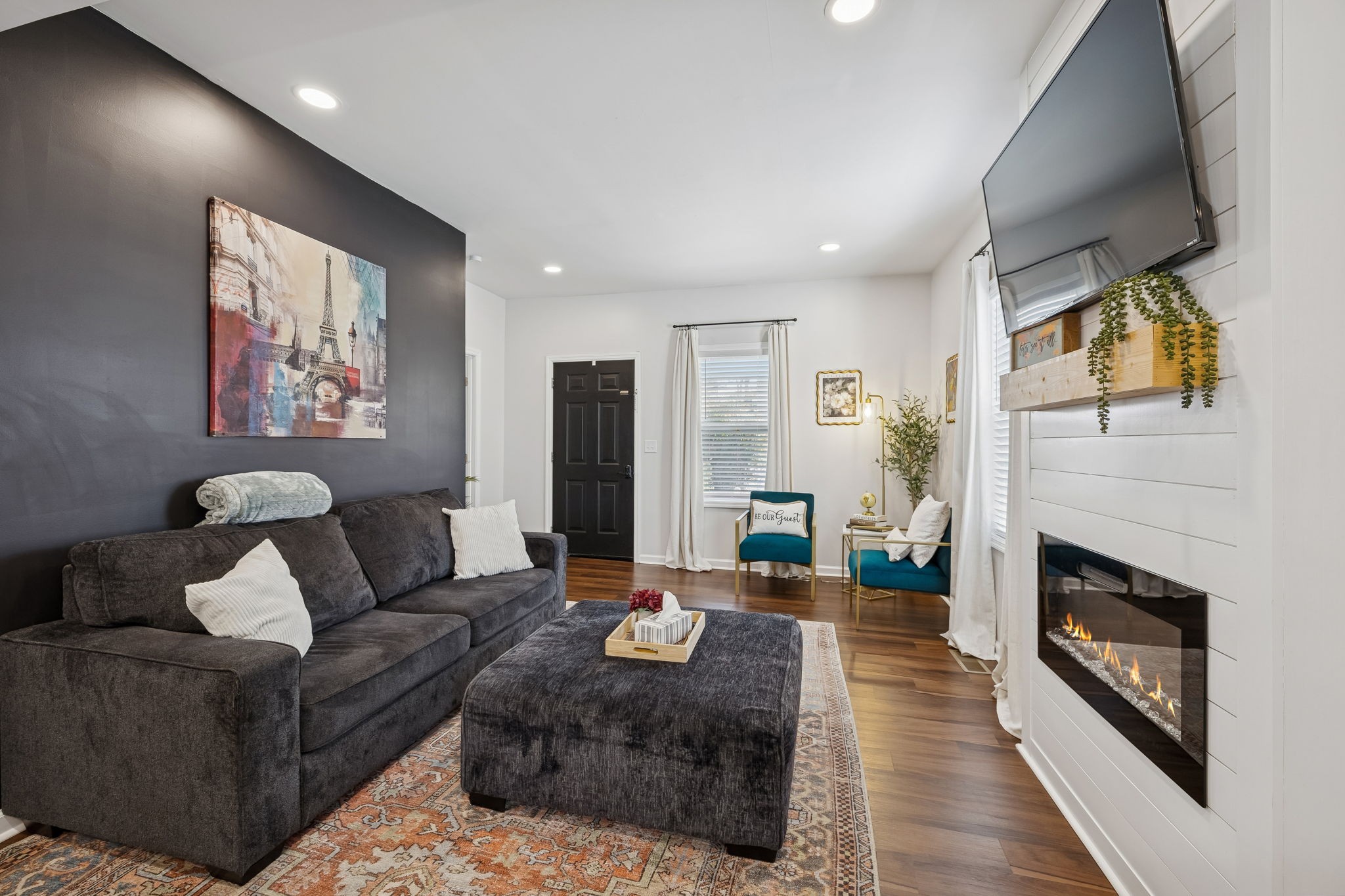 111 E 15th St