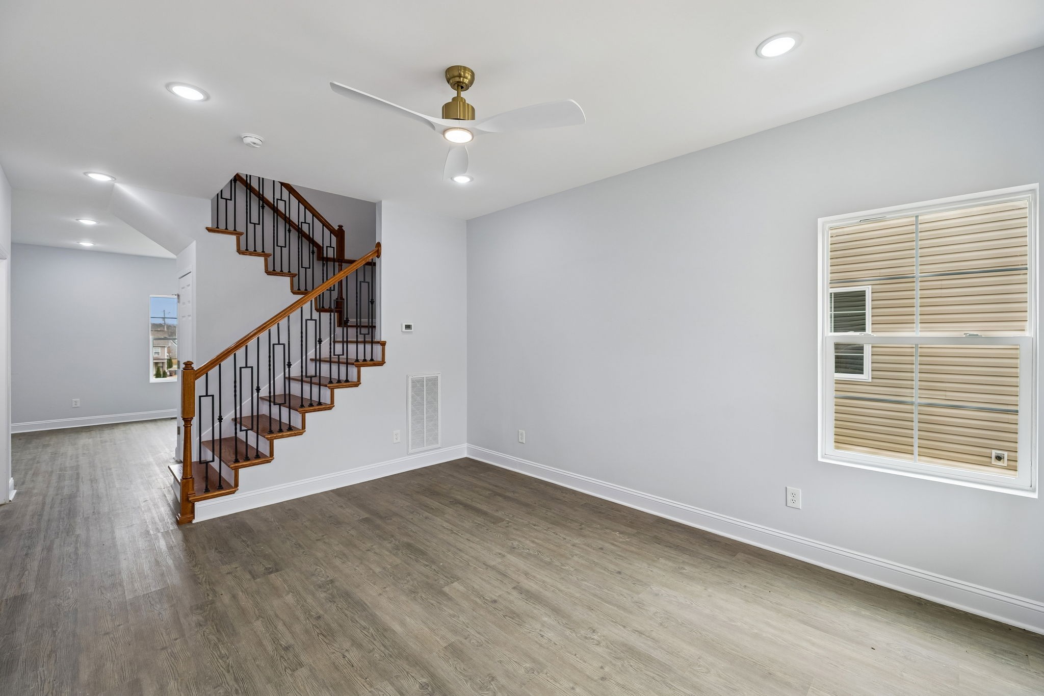 4712 Long Br