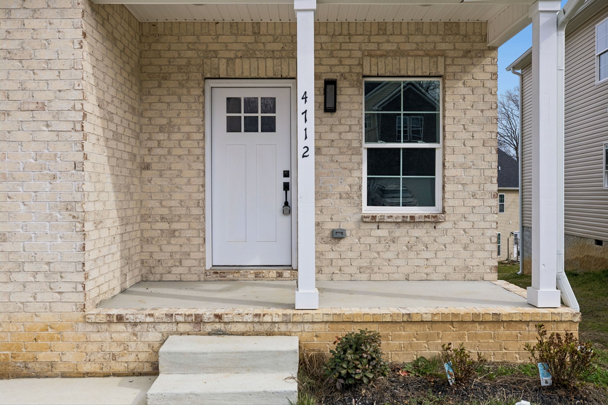 4712 Long Br