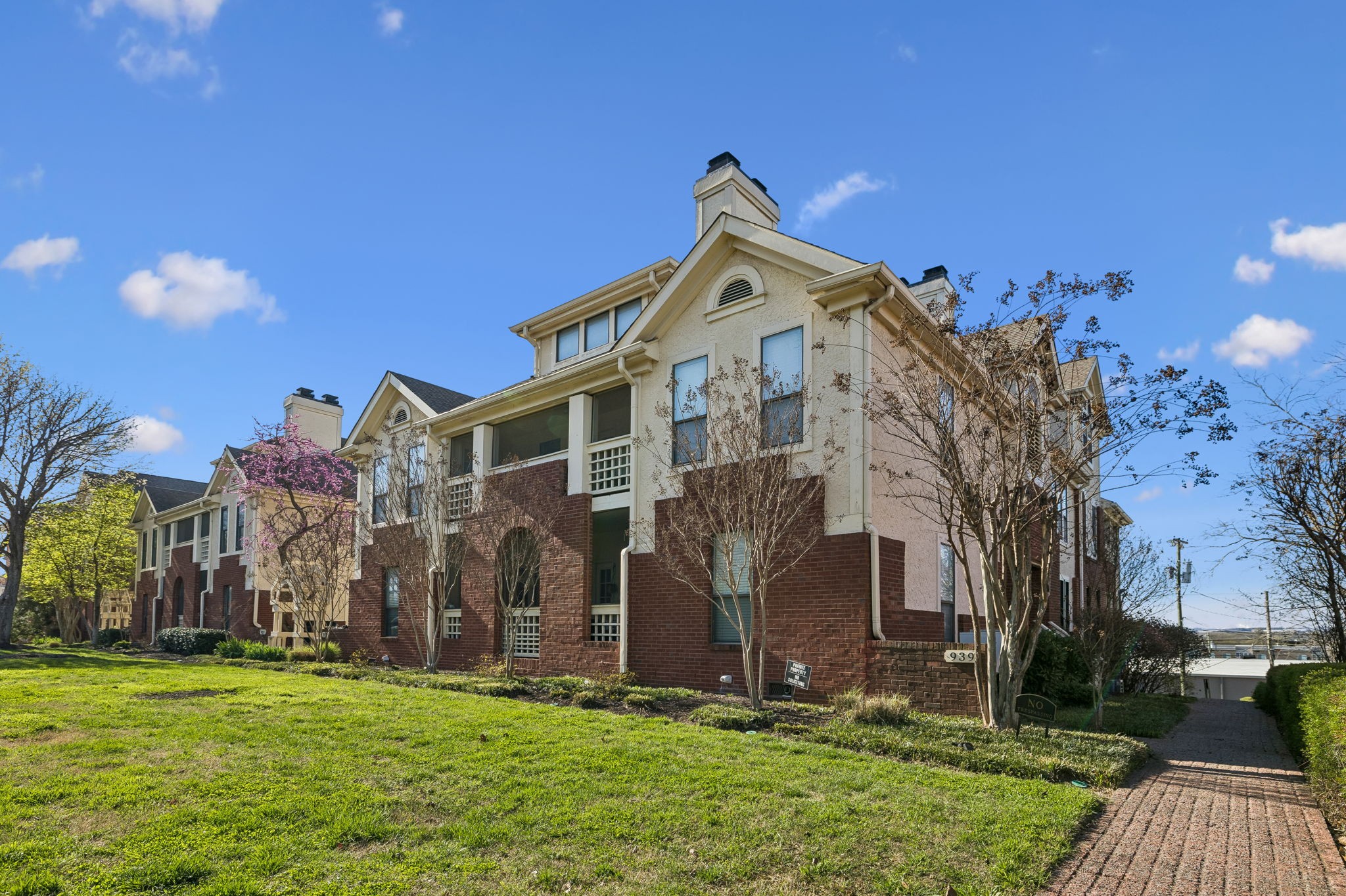 939 Russell St Unit: 16