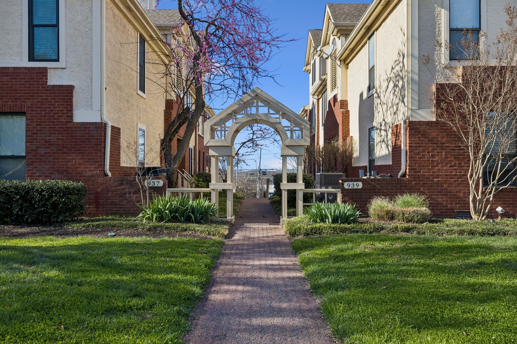 939 Russell St Unit: 16