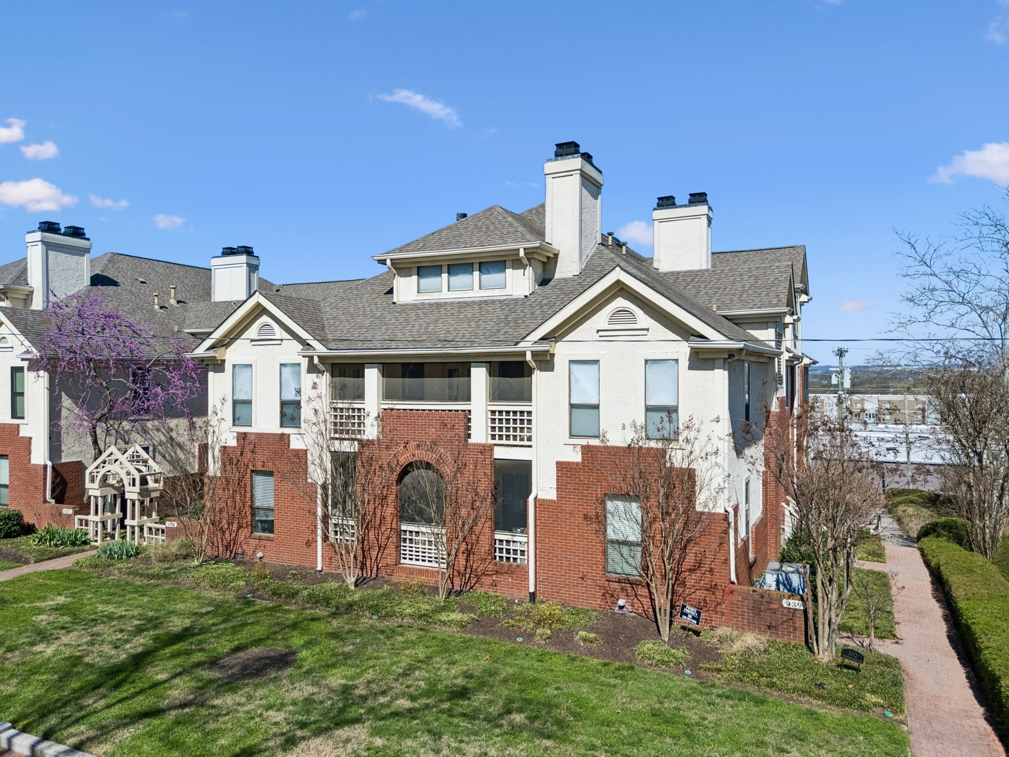 939 Russell St Unit: 16