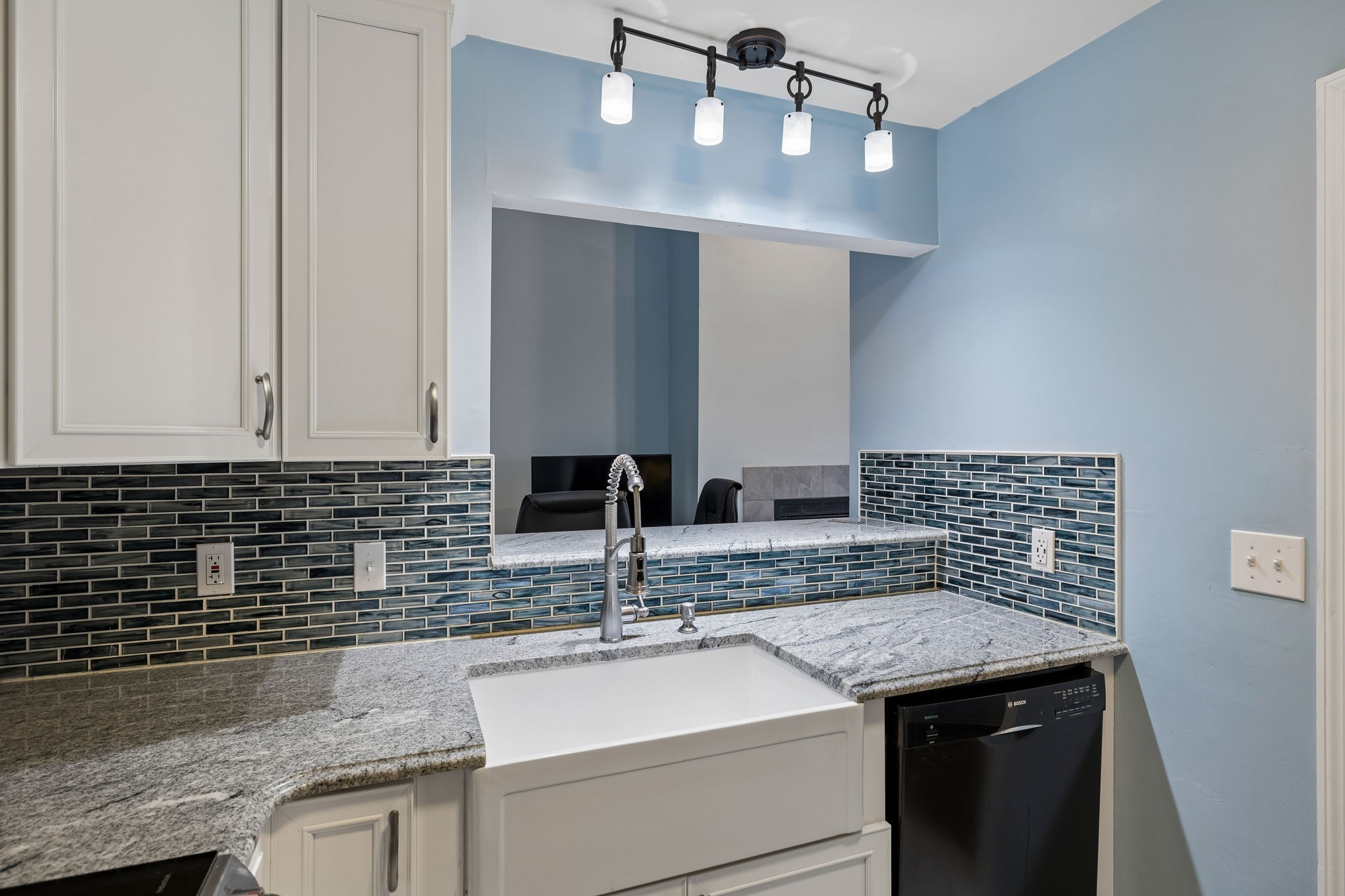 939 Russell St Unit: 16