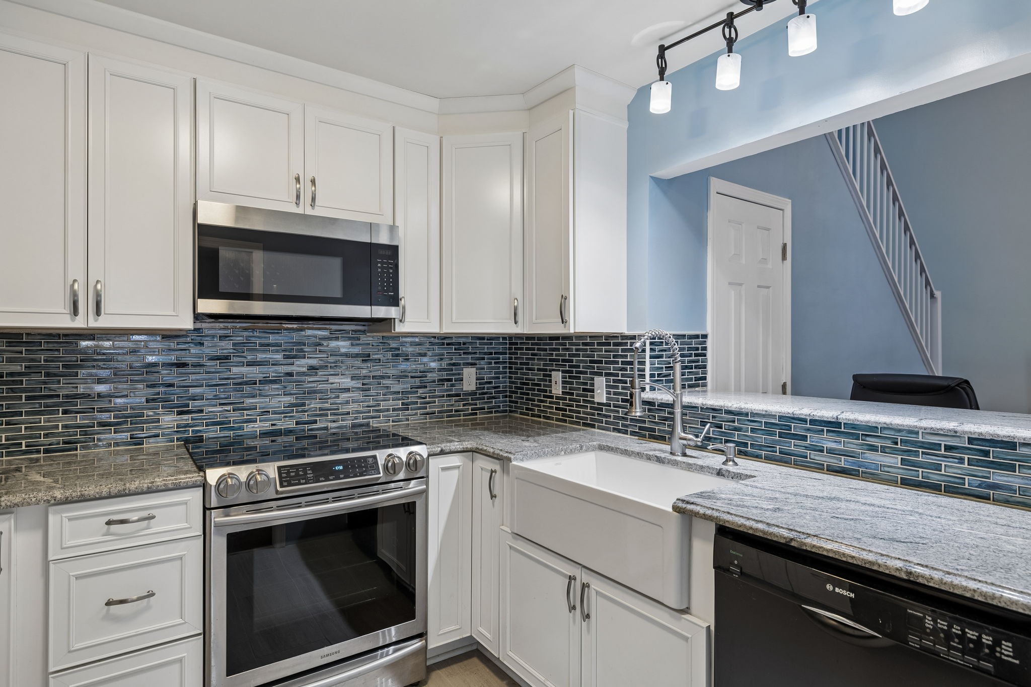939 Russell St Unit: 16