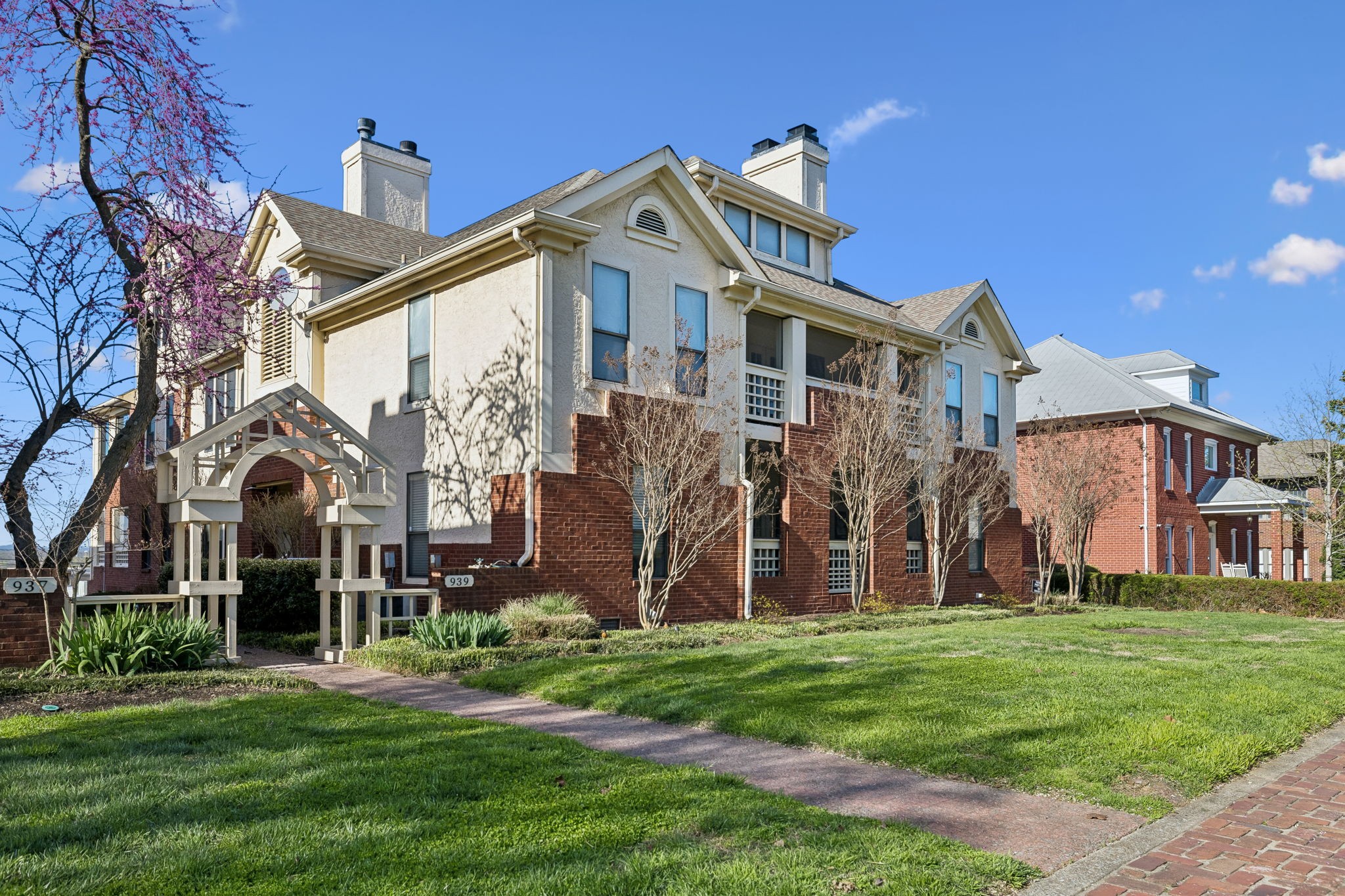 939 Russell St Unit: 16
