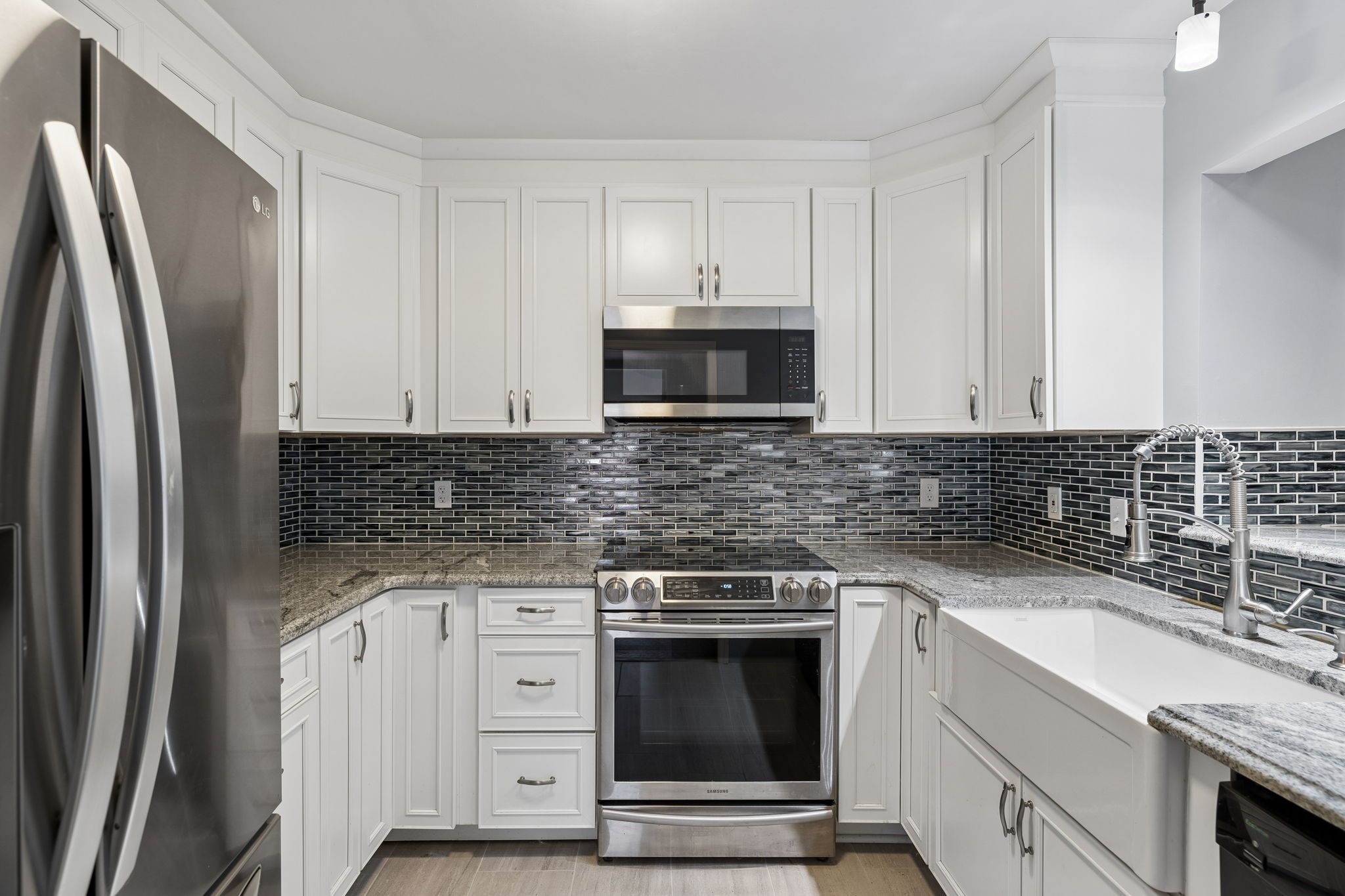 939 Russell St Unit: 16