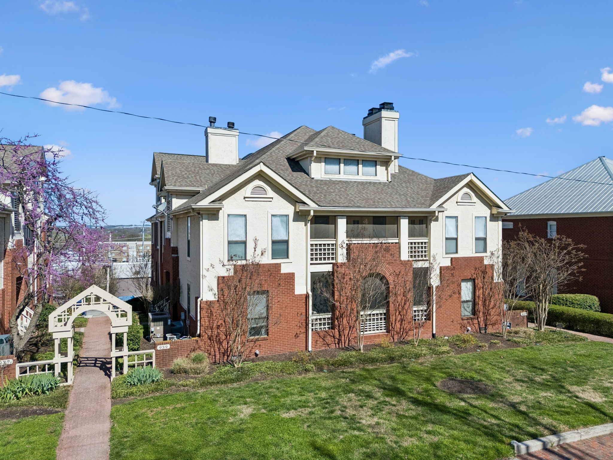 939 Russell St Unit: 16
